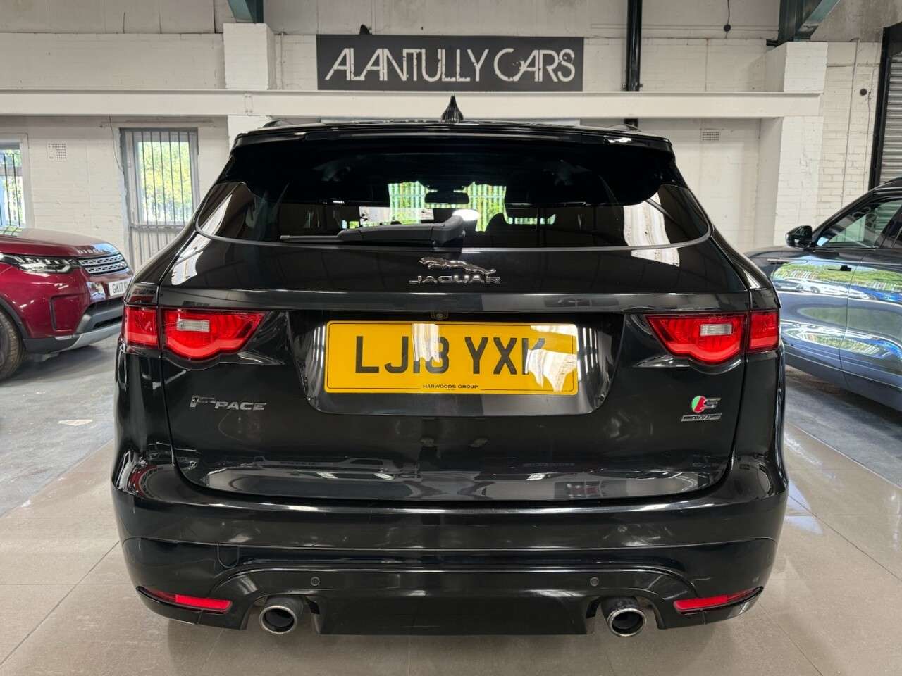 A 2018 JAGUAR F-PACE 3.0 V6 S SUV 5dr Petrol Auto AWD Euro 6 (s/s) (380 ps) A 2018 JAGUAR F-PACE 3.0 V6 S SUV 5dr Petrol Auto AWD Euro 6 (s/s) (380 ps)