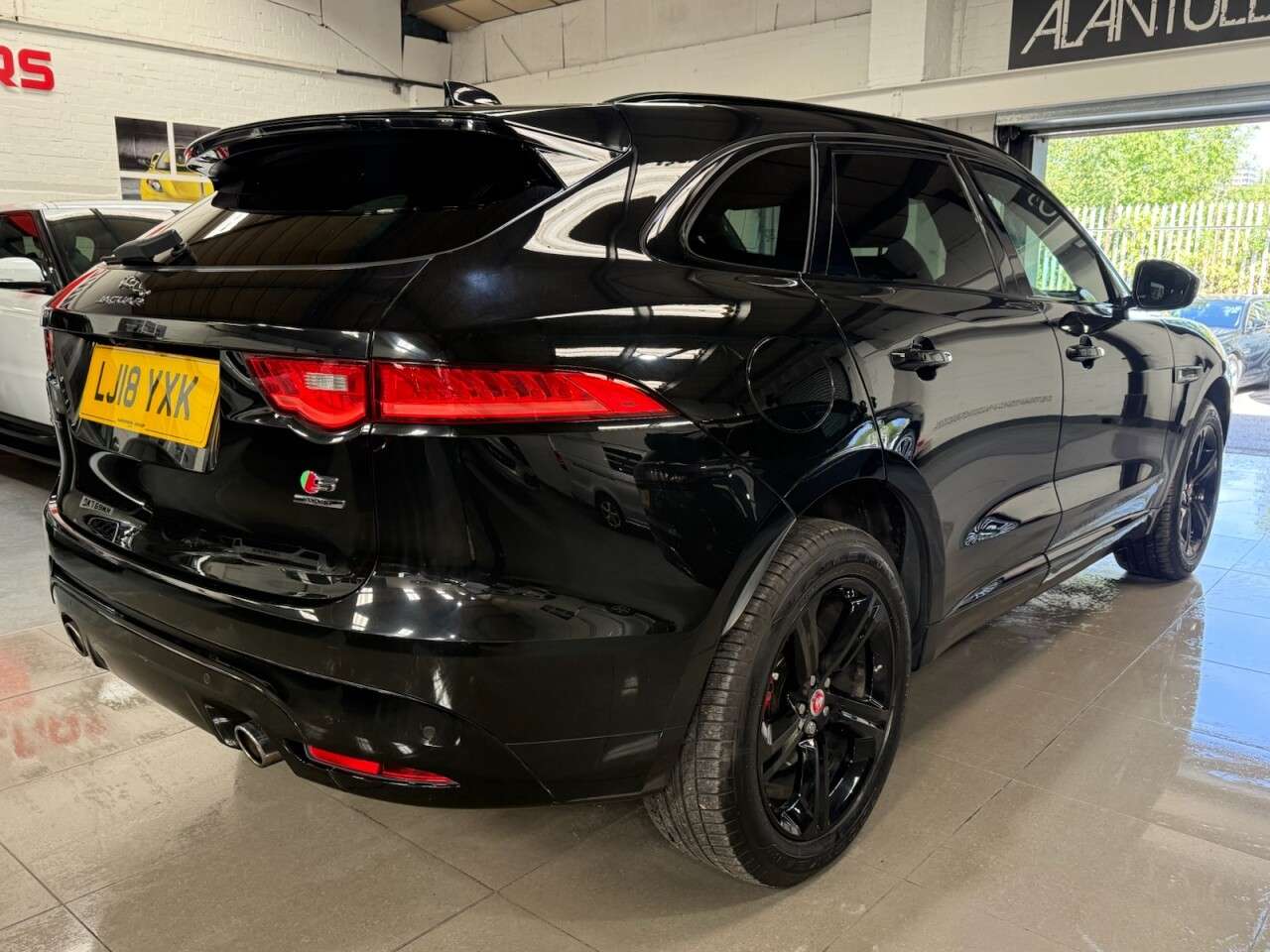 2018 JAGUAR F-PACE 2018 JAGUAR F-PACE