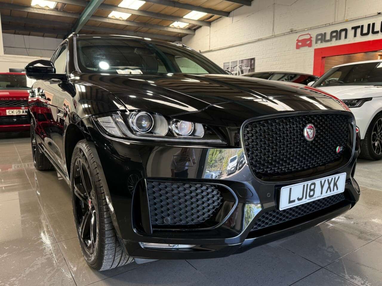 2018 JAGUAR F-PACE 2018 JAGUAR F-PACE