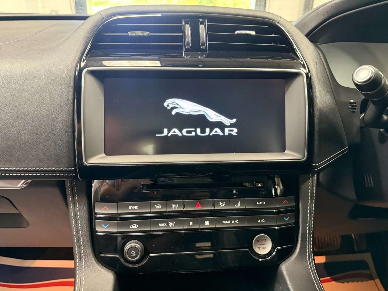 2018 JAGUAR F-PACE 2018 JAGUAR F-PACE