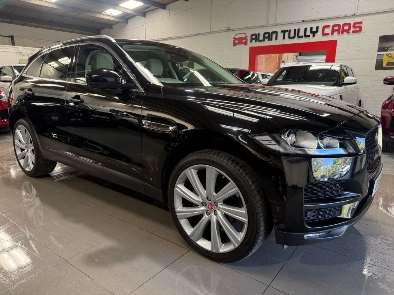 A 2018 JAGUAR F-PACE 2.0 P250i Portfolio SUV 5dr Petrol Auto AWD Euro 6 (s/s) (250 ps) A 2018 JAGUAR F-PACE 2.0 P250i Portfolio SUV 5dr Petrol Auto AWD Euro 6 (s/s) (250 ps)