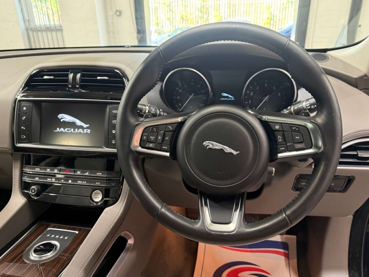 2018 JAGUAR F-PACE 2018 JAGUAR F-PACE
