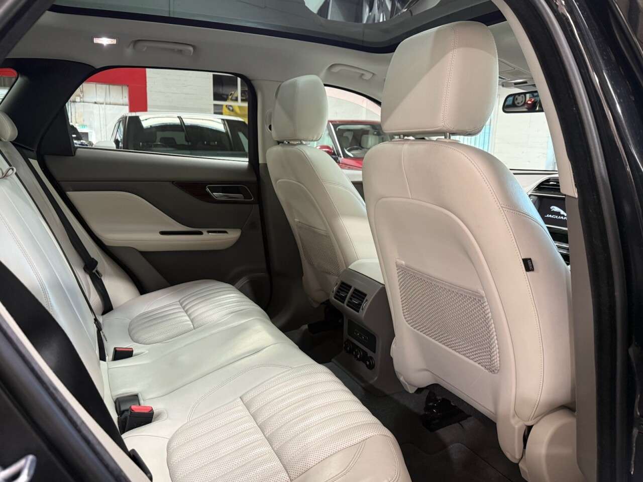 2018 JAGUAR F-PACE 2018 JAGUAR F-PACE