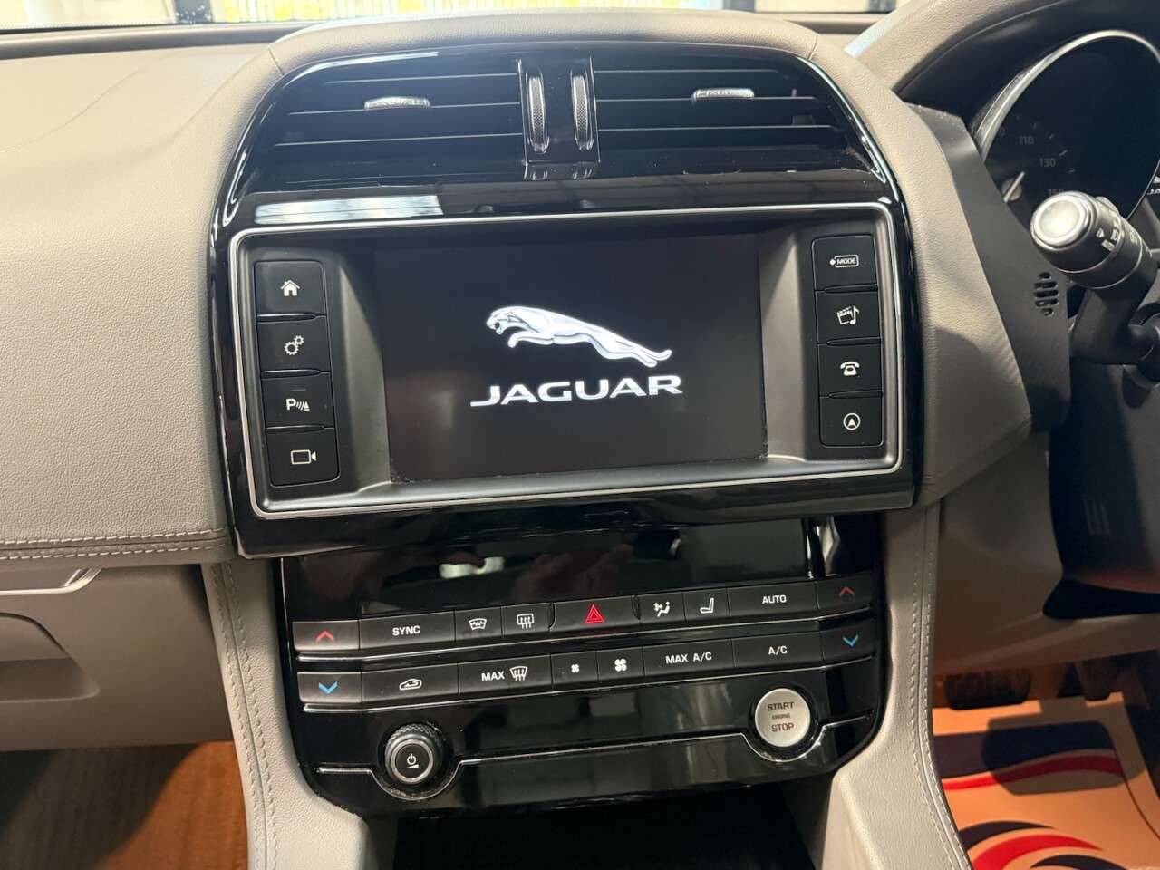 2018 JAGUAR F-PACE 2018 JAGUAR F-PACE