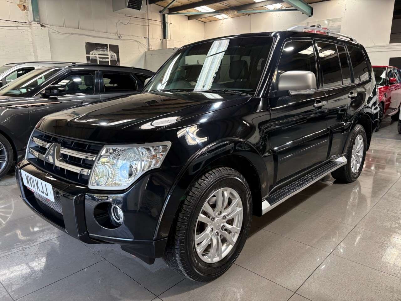 A 2011 MITSUBISHI SHOGUN 3.2 DI-DC Diamond SUV 5dr Diesel Auto 4WD Euro 5 LWB (197 ps) A 2011 MITSUBISHI SHOGUN 3.2 DI-DC Diamond SUV 5dr Diesel Auto 4WD Euro 5 LWB (197 ps)