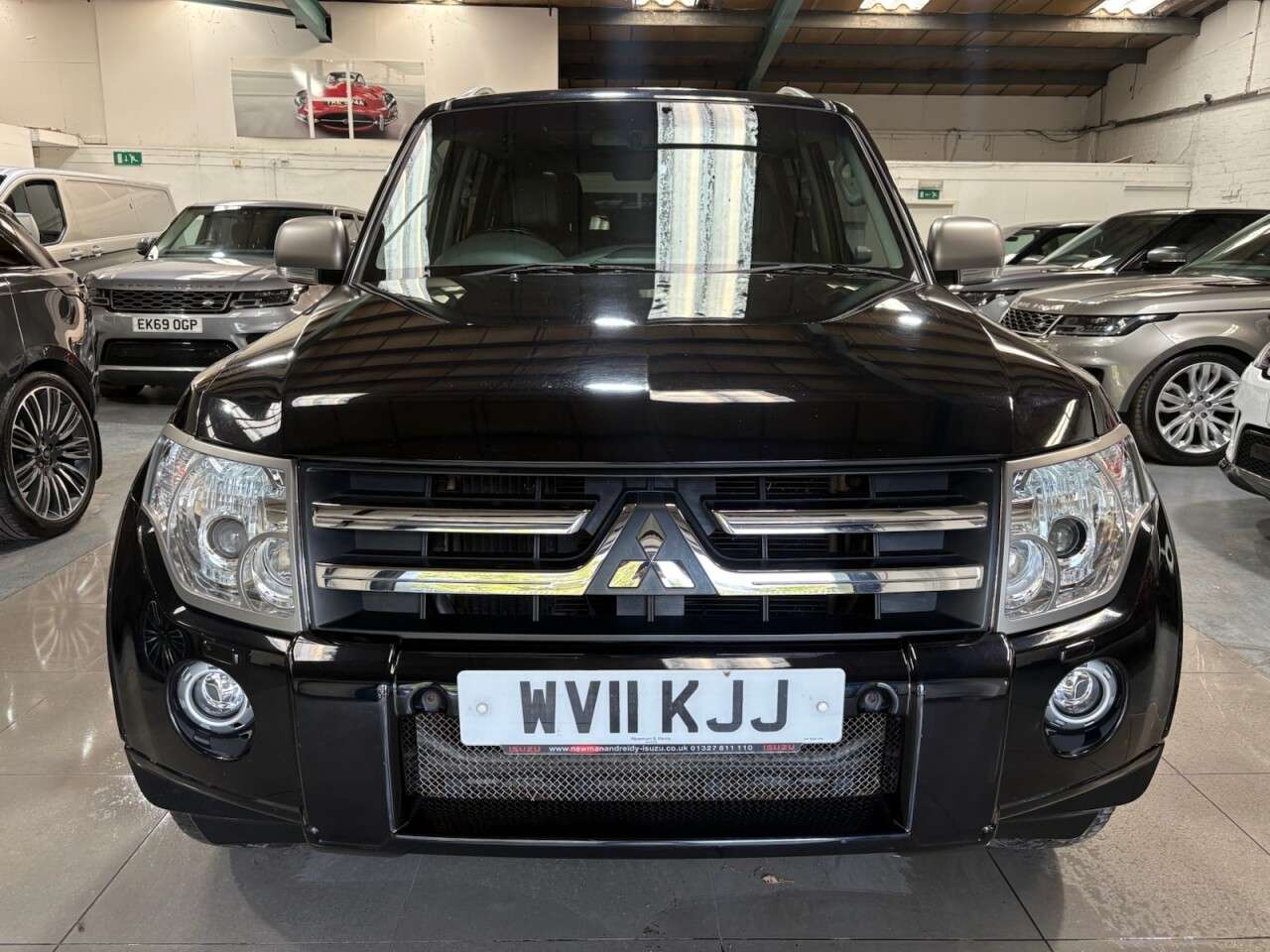 A 2011 MITSUBISHI SHOGUN 3.2 DI-DC Diamond SUV 5dr Diesel Auto 4WD Euro 5 LWB (197 ps) A 2011 MITSUBISHI SHOGUN 3.2 DI-DC Diamond SUV 5dr Diesel Auto 4WD Euro 5 LWB (197 ps)