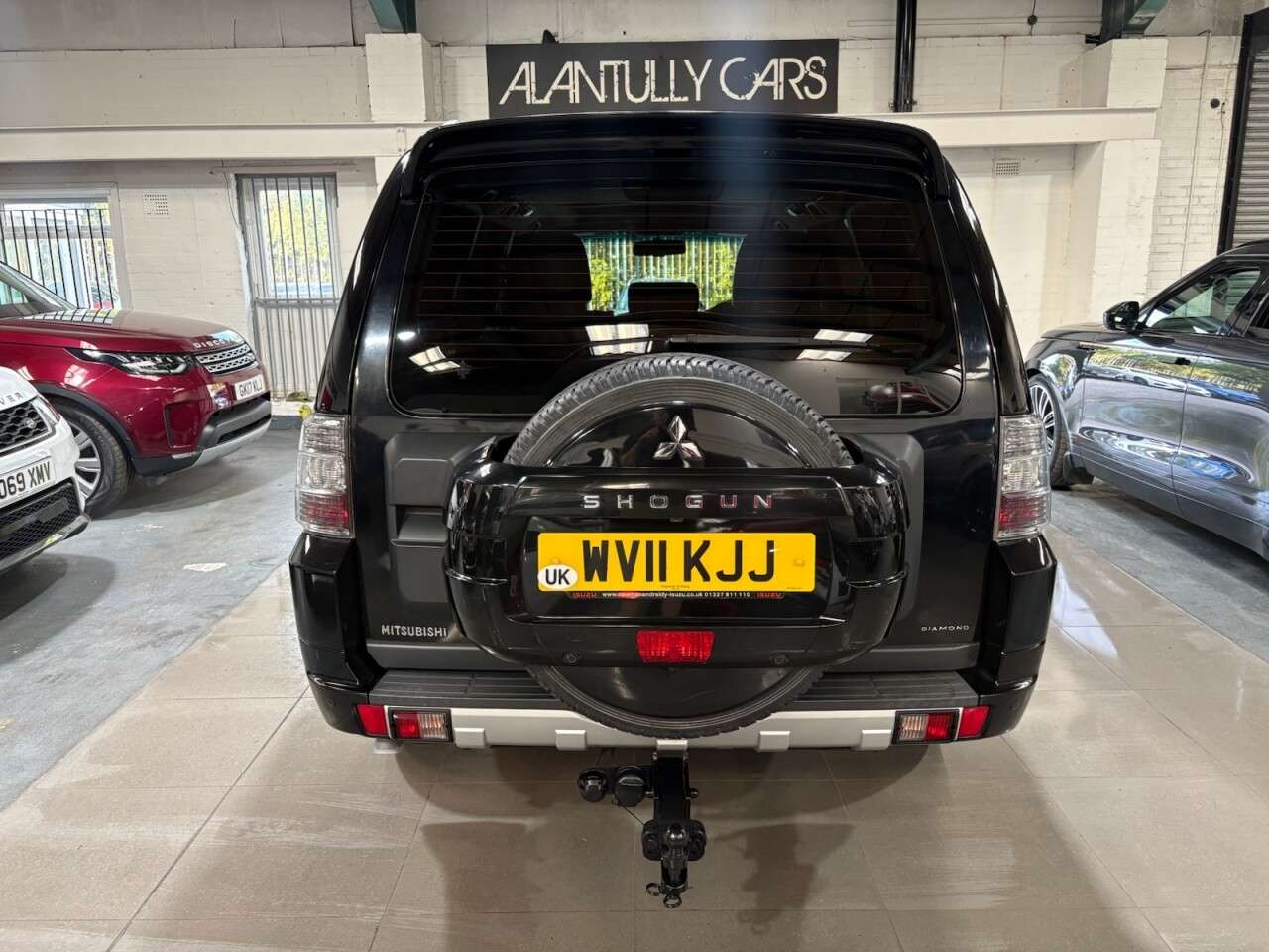 A 2011 MITSUBISHI SHOGUN 3.2 DI-DC Diamond SUV 5dr Diesel Auto 4WD Euro 5 LWB (197 ps) A 2011 MITSUBISHI SHOGUN 3.2 DI-DC Diamond SUV 5dr Diesel Auto 4WD Euro 5 LWB (197 ps)