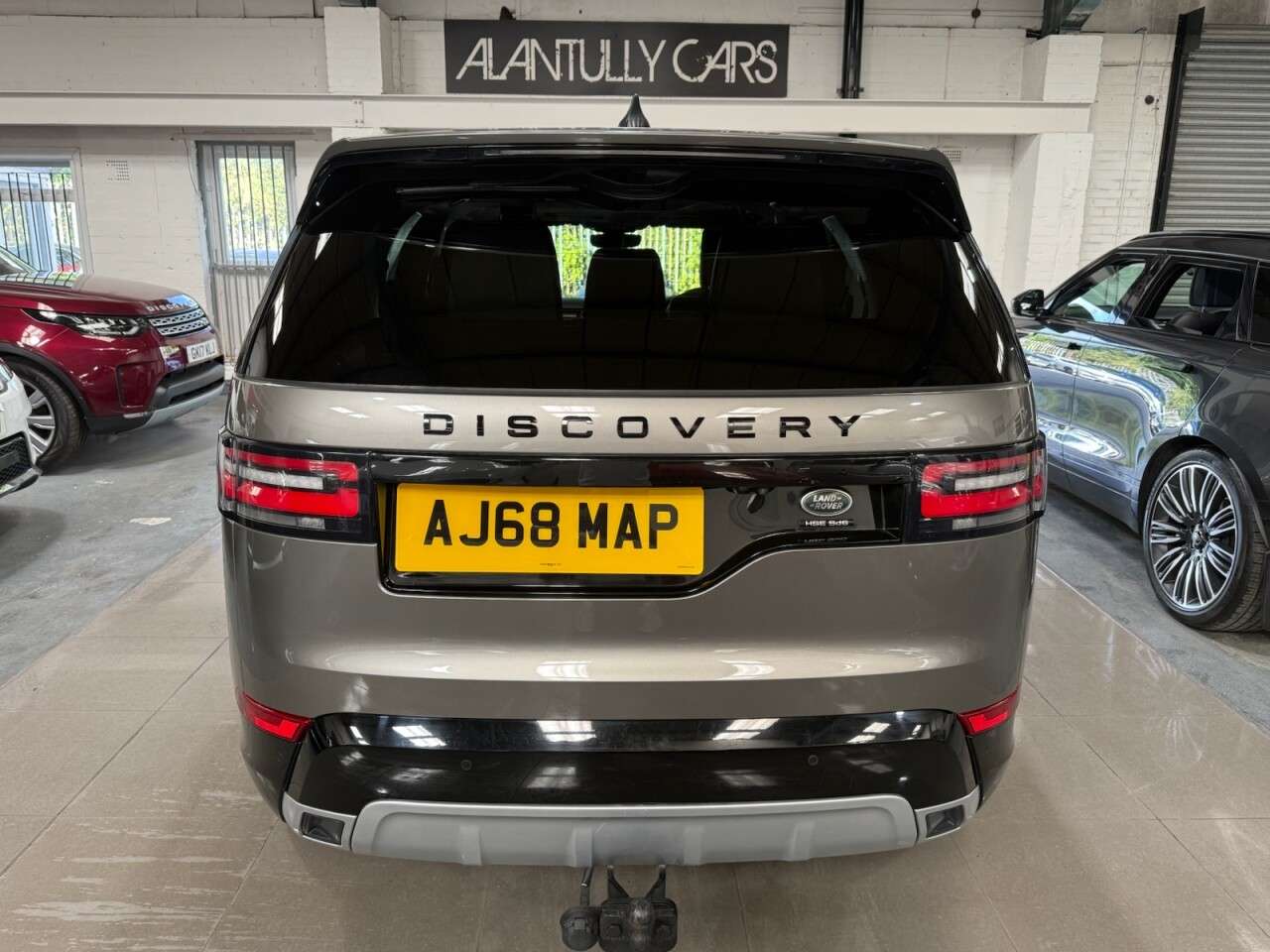 A 2018 LAND ROVER DISCOVERY 3.0 SD V6 HSE Luxury SUV 5dr Diesel Auto 4WD Euro 6 (s/s) (306 ps) A 2018 LAND ROVER DISCOVERY 3.0 SD V6 HSE Luxury SUV 5dr Diesel Auto 4WD Euro 6 (s/s) (306 ps)