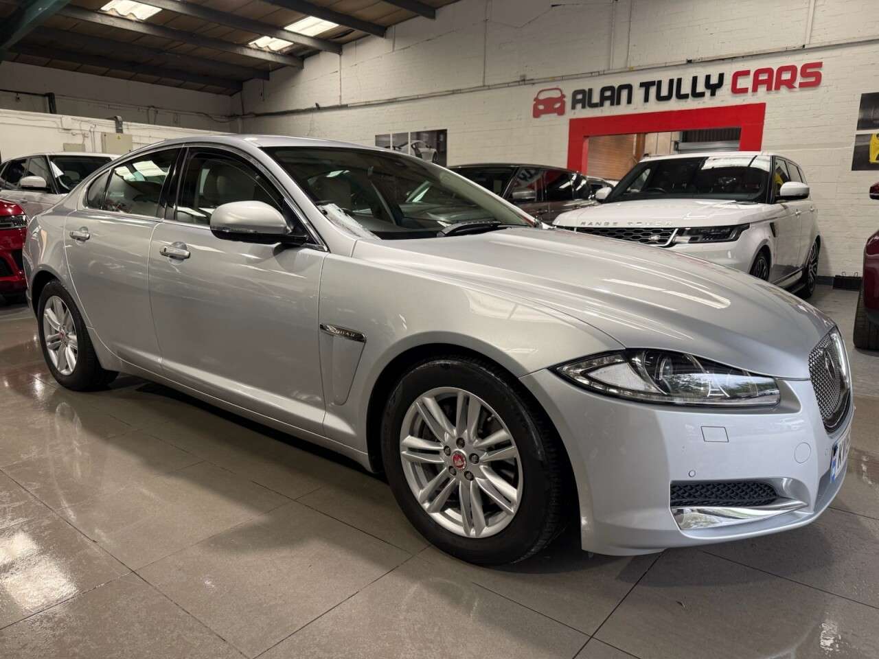 A 2015 JAGUAR XF 2.2d Portfolio Saloon 4dr Diesel Auto Euro 5 (s/s) (163 ps) A 2015 JAGUAR XF 2.2d Portfolio Saloon 4dr Diesel Auto Euro 5 (s/s) (163 ps)