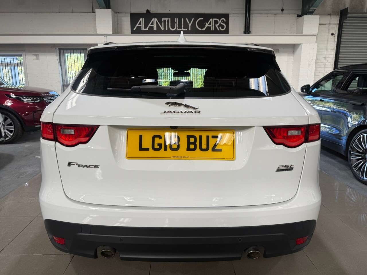 A 2018 JAGUAR F-PACE 2.0 P250i R-Sport SUV 5dr Petrol Auto AWD Euro 6 (s/s) (250 ps) A 2018 JAGUAR F-PACE 2.0 P250i R-Sport SUV 5dr Petrol Auto AWD Euro 6 (s/s) (250 ps)