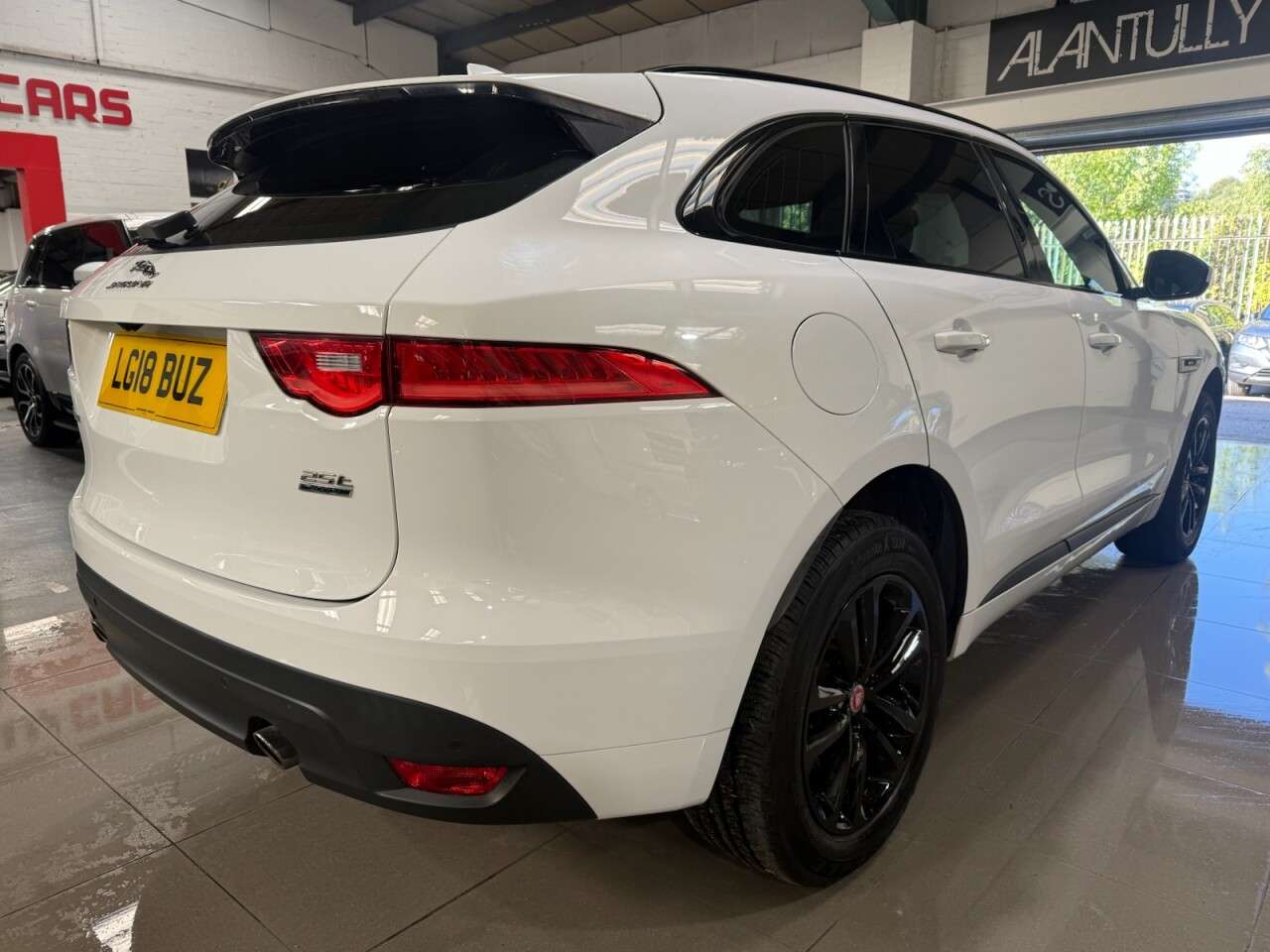 2018 JAGUAR F-PACE 2018 JAGUAR F-PACE