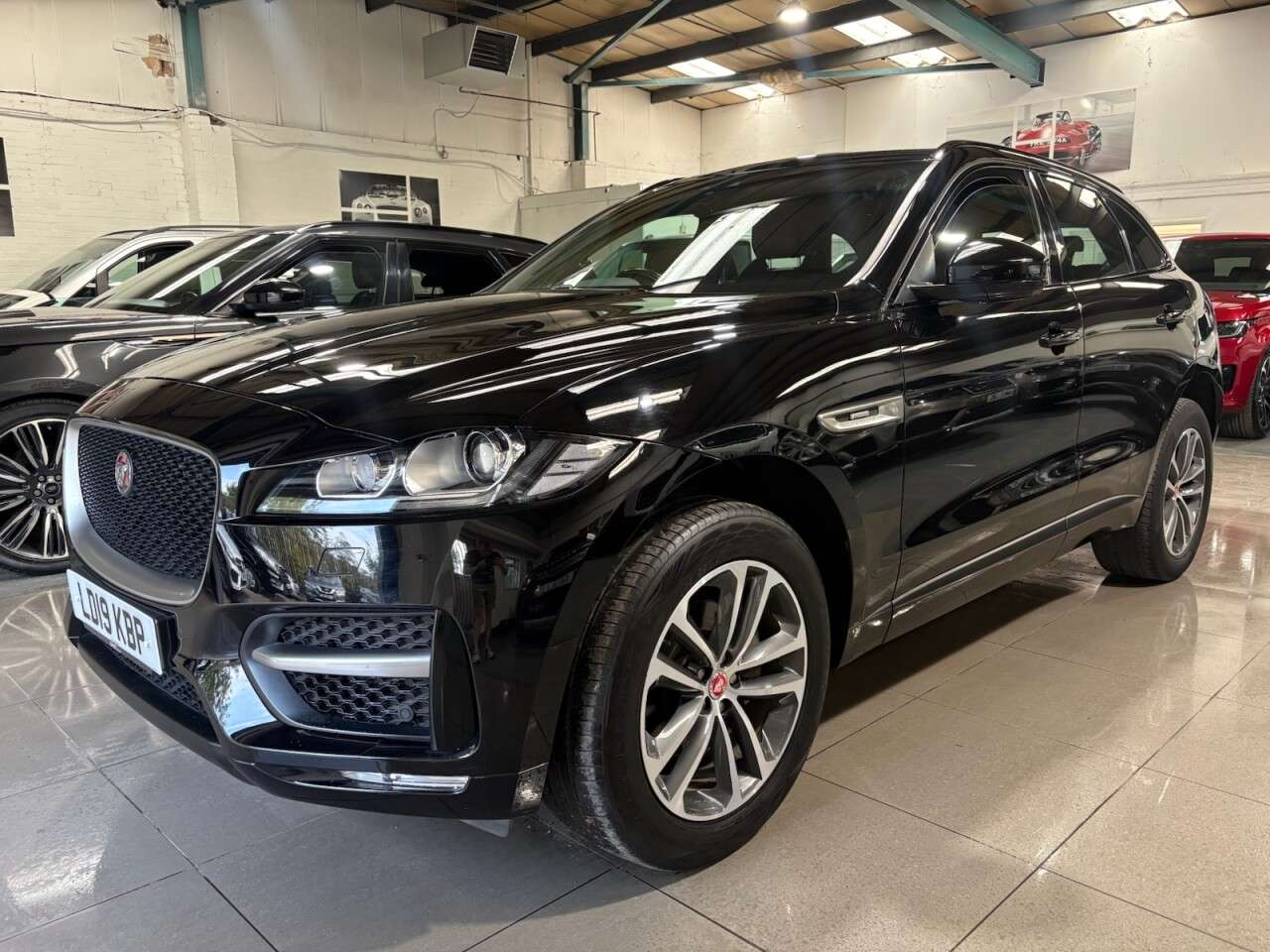 A 2019 JAGUAR F-PACE 2.0 P250i R-Sport SUV 5dr Petrol Auto AWD Euro 6 (s/s) (250 ps) A 2019 JAGUAR F-PACE 2.0 P250i R-Sport SUV 5dr Petrol Auto AWD Euro 6 (s/s) (250 ps)