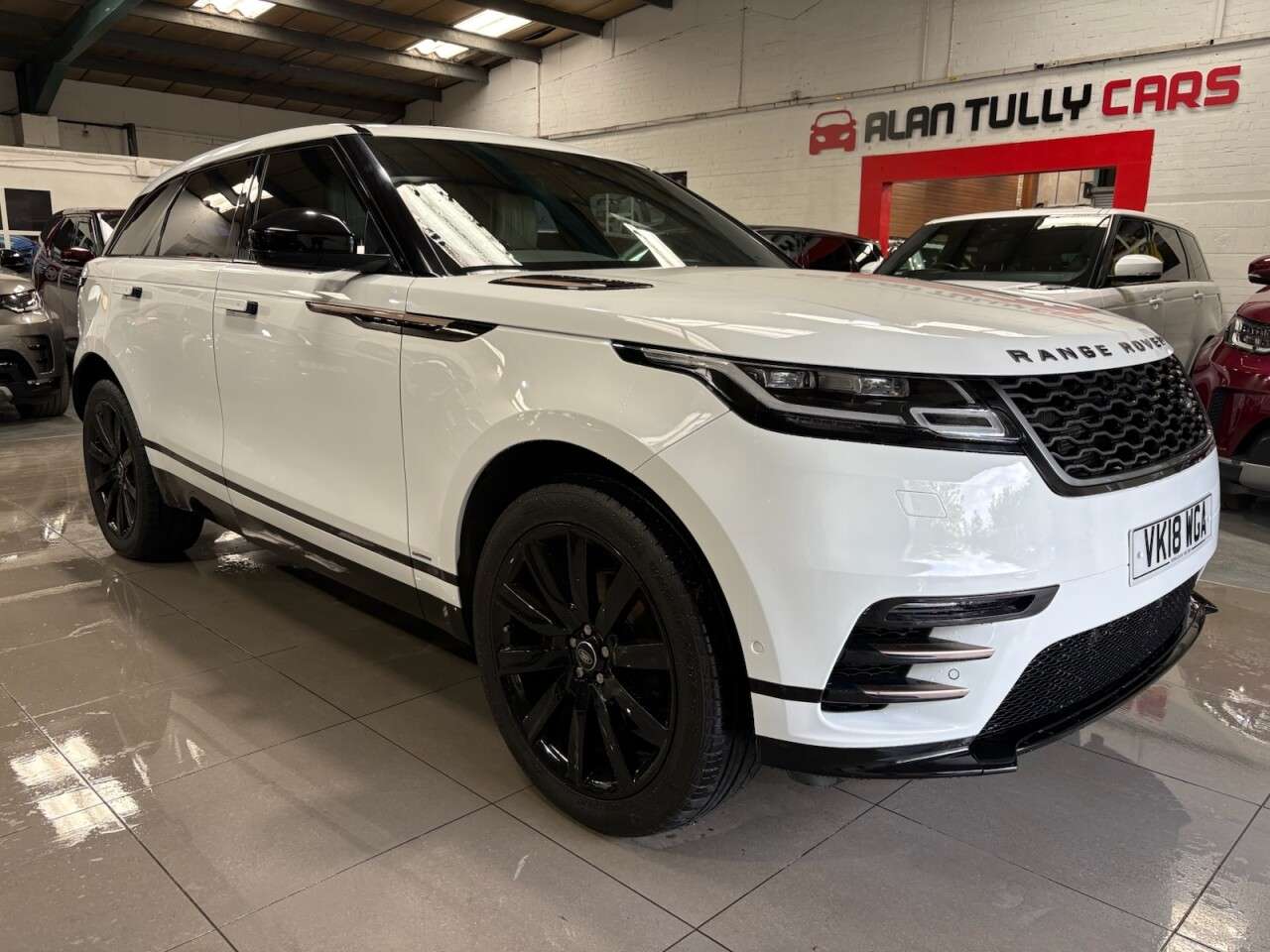 A 2018 LAND ROVER RANGE ROVER VELAR R-DYNAMIC HSE A 2018 LAND ROVER RANGE ROVER VELAR R-DYNAMIC HSE