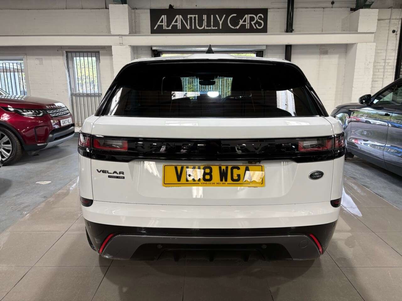A 2018 LAND ROVER RANGE ROVER VELAR R-DYNAMIC HSE A 2018 LAND ROVER RANGE ROVER VELAR R-DYNAMIC HSE