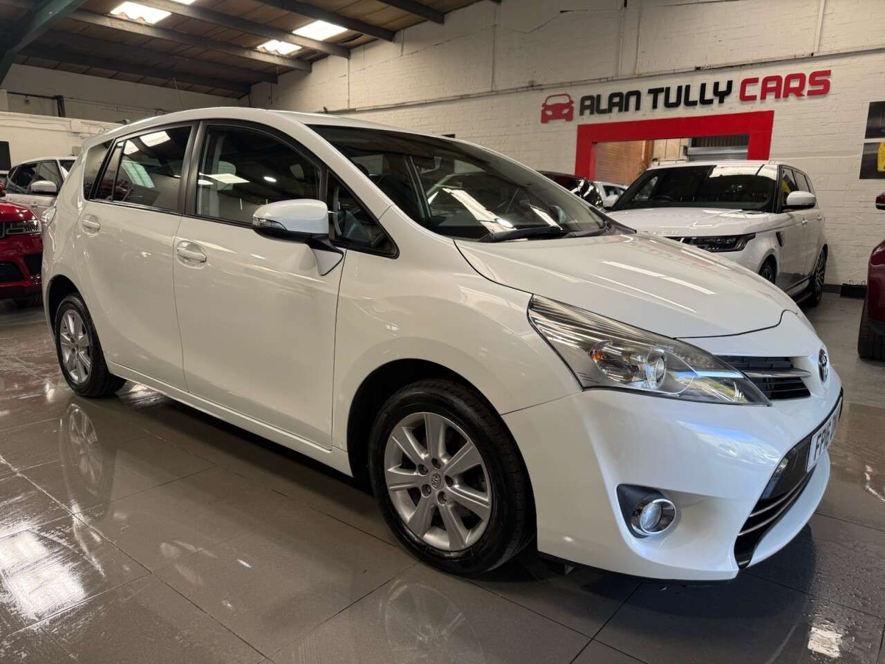 A 2016 TOYOTA VERSO 1.6 D-4D Icon MPV 5dr Diesel Manual Euro 6 (s/s) (112 ps) A 2016 TOYOTA VERSO 1.6 D-4D Icon MPV 5dr Diesel Manual Euro 6 (s/s) (112 ps)