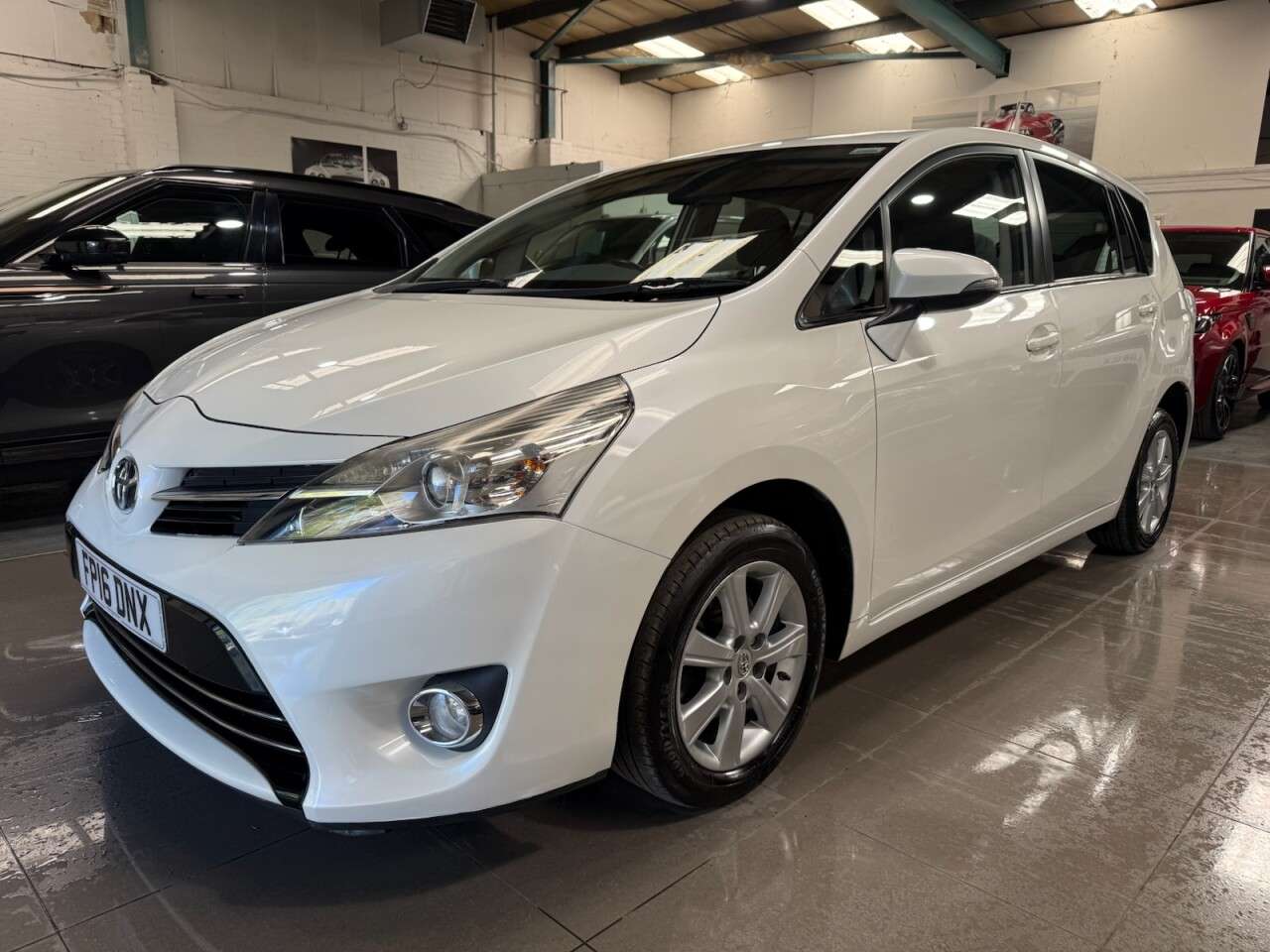 A 2016 TOYOTA VERSO 1.6 D-4D Icon MPV 5dr Diesel Manual Euro 6 (s/s) (112 ps) A 2016 TOYOTA VERSO 1.6 D-4D Icon MPV 5dr Diesel Manual Euro 6 (s/s) (112 ps)