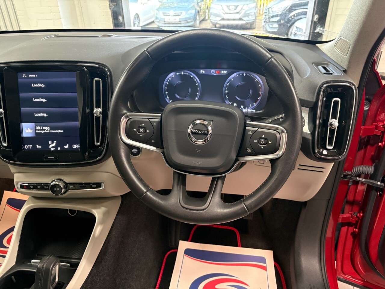 2019 VOLVO XC40 2019 VOLVO XC40