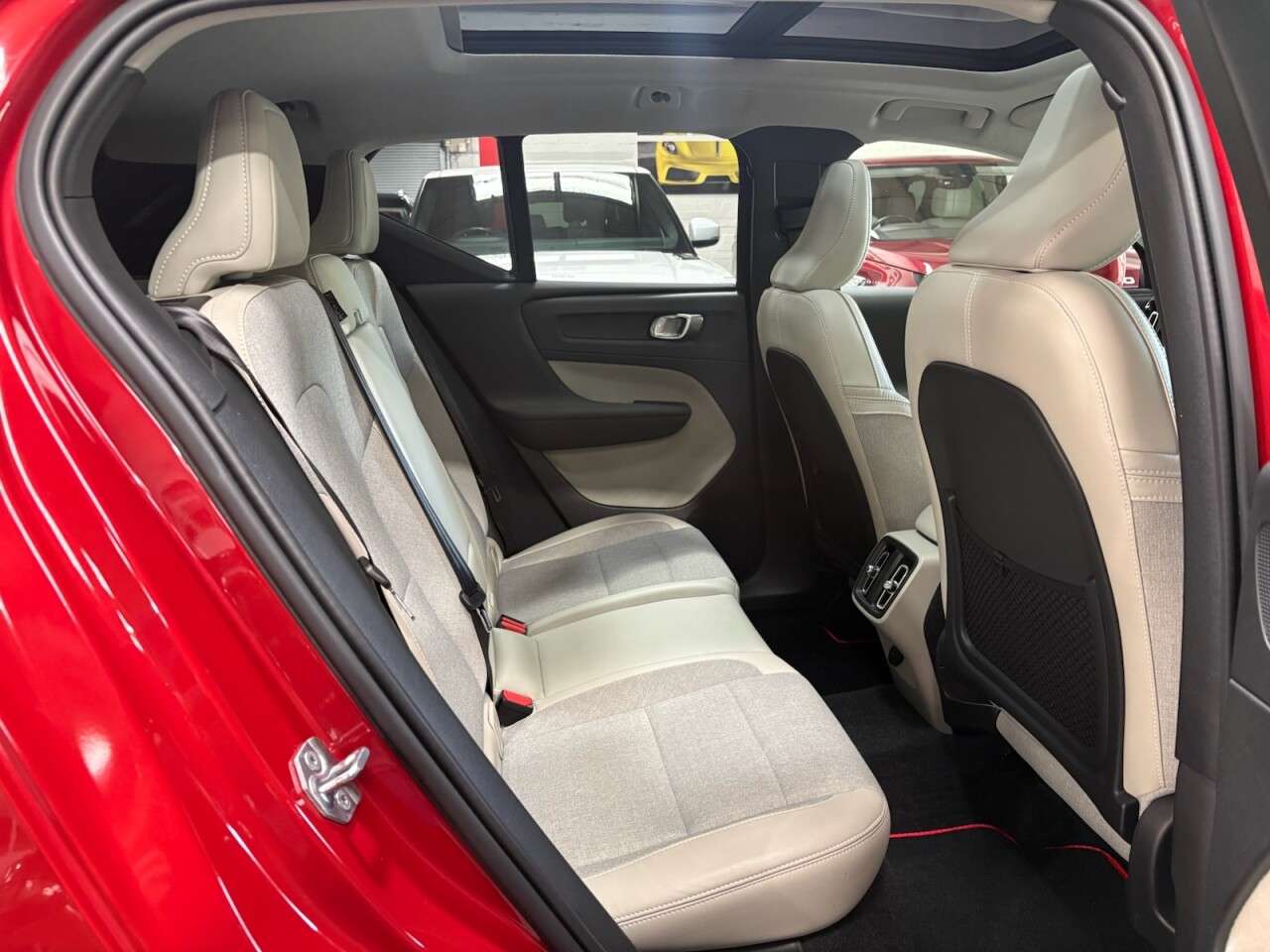2019 VOLVO XC40 2019 VOLVO XC40