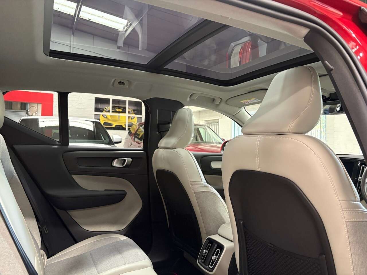2019 VOLVO XC40 2019 VOLVO XC40