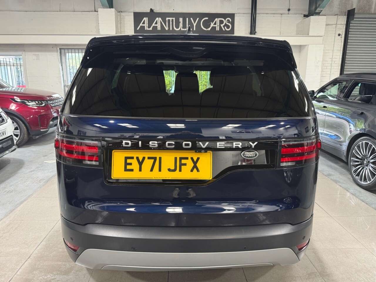 A 2021 LAND ROVER DISCOVERY 3.0 D250 MHEV S SUV 5dr Diesel Auto 4WD Euro 6 (s/s) (250 ps) A 2021 LAND ROVER DISCOVERY 3.0 D250 MHEV S SUV 5dr Diesel Auto 4WD Euro 6 (s/s) (250 ps)