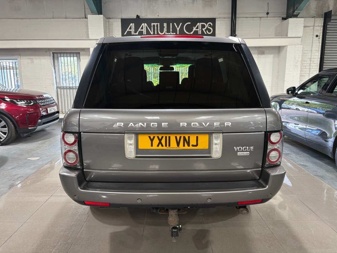 A 2011 LAND ROVER RANGE ROVER 4.4 TD V8 Vogue SUV 5dr Diesel Auto 4WD Euro 5 (313 bhp) A 2011 LAND ROVER RANGE ROVER 4.4 TD V8 Vogue SUV 5dr Diesel Auto 4WD Euro 5 (313 bhp)