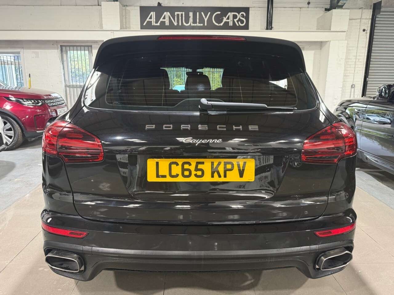 A 2015 PORSCHE CAYENNE 3.0 TD V6 SUV 5dr Diesel TiptronicS 4WD Euro 6 (s/s) (262 ps) A 2015 PORSCHE CAYENNE 3.0 TD V6 SUV 5dr Diesel TiptronicS 4WD Euro 6 (s/s) (262 ps)