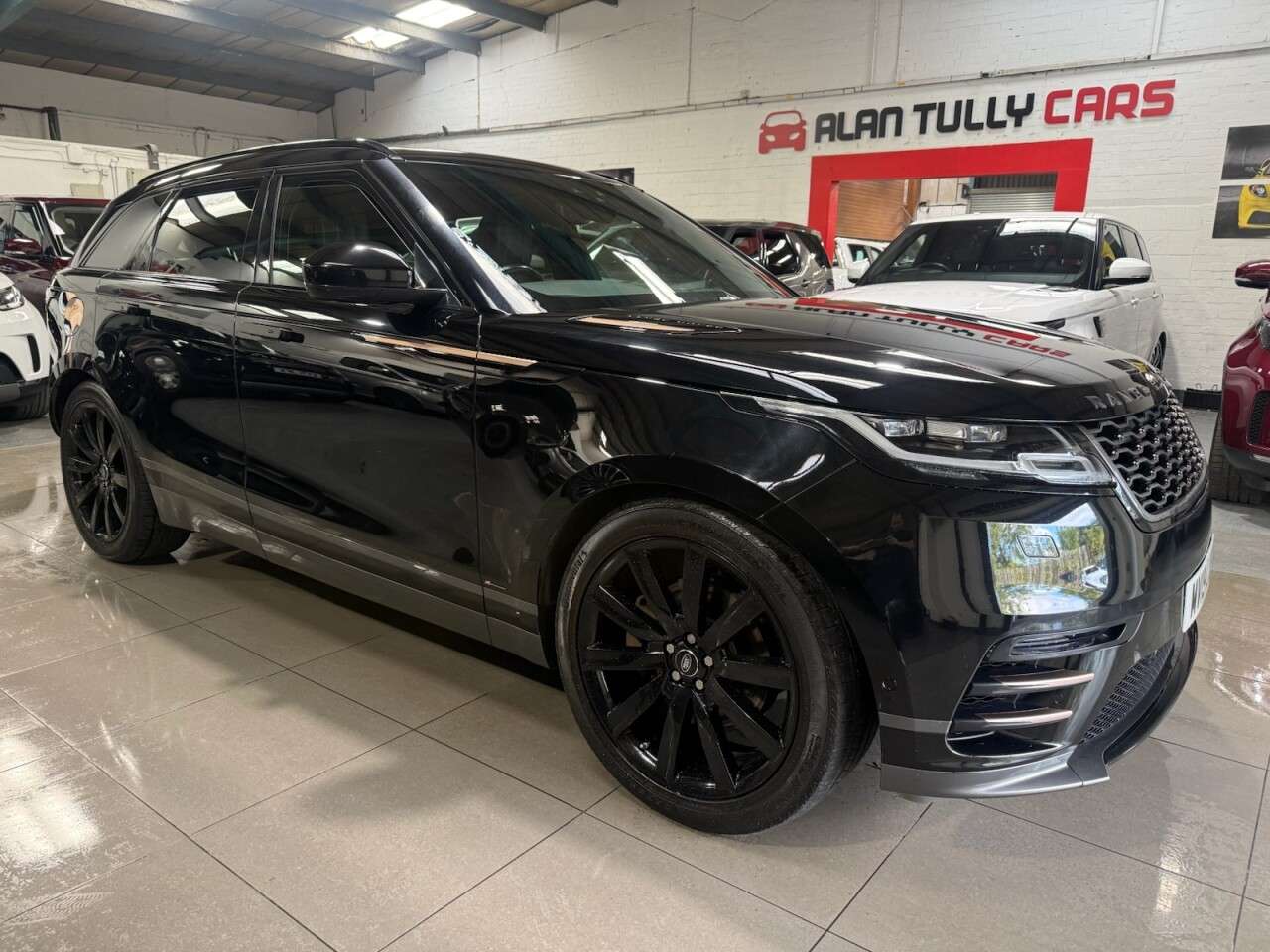 A 2019 LAND ROVER RANGE ROVER VELAR 3.0 D300 R-Dynamic HSE SUV 5dr Diesel Auto 4WD Euro 6 (s/s) (300 ps) A 2019 LAND ROVER RANGE ROVER VELAR 3.0 D300 R-Dynamic HSE SUV 5dr Diesel Auto 4WD Euro 6 (s/s) (300 ps)