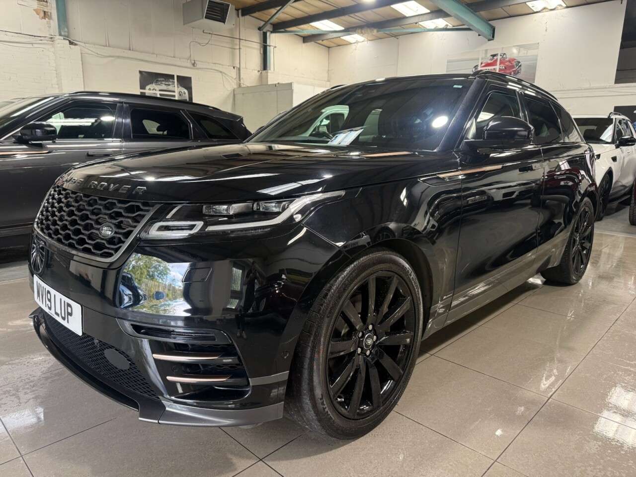 A 2019 LAND ROVER RANGE ROVER VELAR 3.0 D300 R-Dynamic HSE SUV 5dr Diesel Auto 4WD Euro 6 (s/s) (300 ps) A 2019 LAND ROVER RANGE ROVER VELAR 3.0 D300 R-Dynamic HSE SUV 5dr Diesel Auto 4WD Euro 6 (s/s) (300 ps)