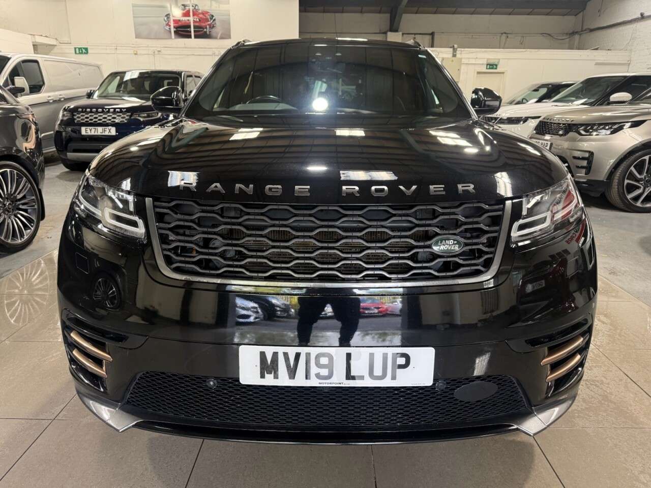 A 2019 LAND ROVER RANGE ROVER VELAR 3.0 D300 R-Dynamic HSE SUV 5dr Diesel Auto 4WD Euro 6 (s/s) (300 ps) A 2019 LAND ROVER RANGE ROVER VELAR 3.0 D300 R-Dynamic HSE SUV 5dr Diesel Auto 4WD Euro 6 (s/s) (300 ps)