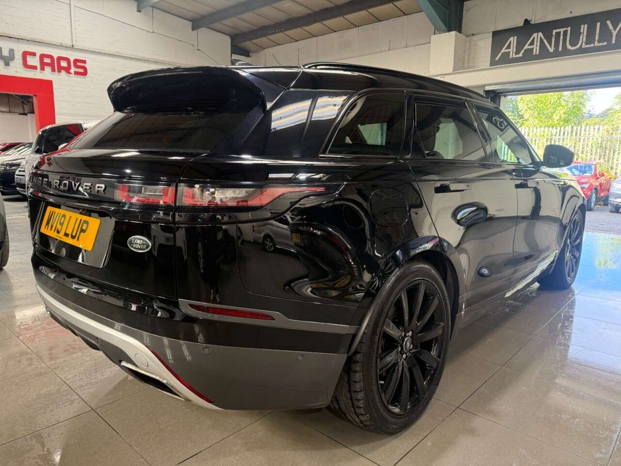 2019 LAND ROVER RANGE ROVER VELAR 2019 LAND ROVER RANGE ROVER VELAR