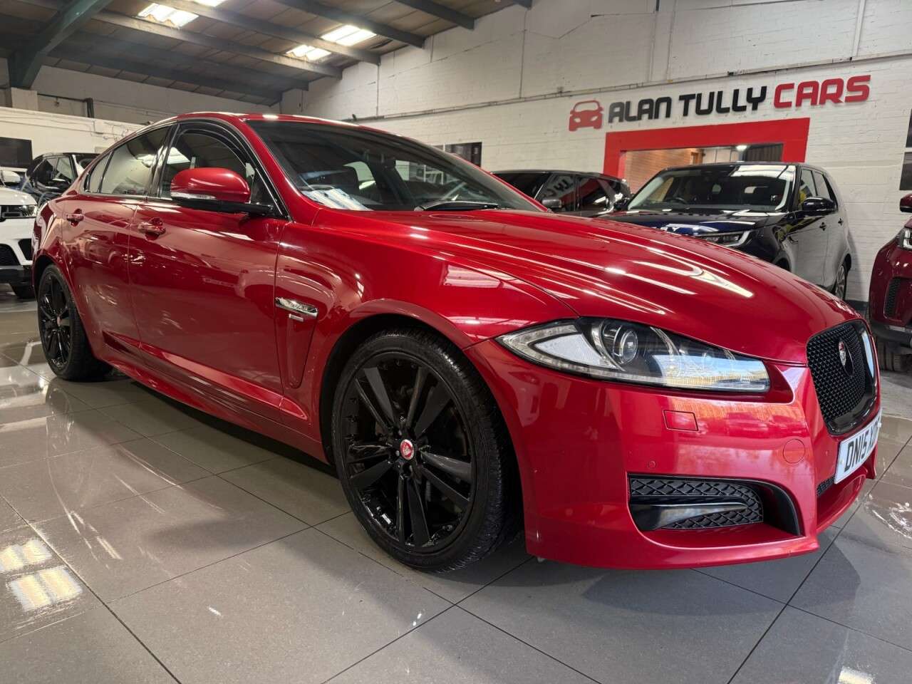 A 2015 JAGUAR XF 2.2d R-Sport Black Saloon 4dr Diesel Auto Euro 5 (s/s) (200 ps) A 2015 JAGUAR XF 2.2d R-Sport Black Saloon 4dr Diesel Auto Euro 5 (s/s) (200 ps)