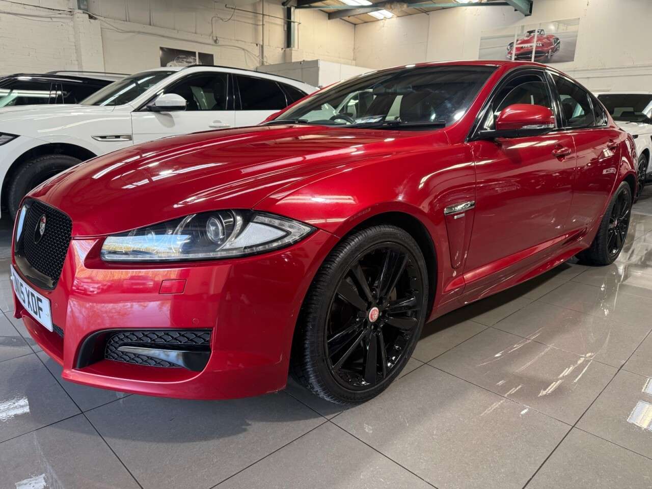 A 2015 JAGUAR XF 2.2d R-Sport Black Saloon 4dr Diesel Auto Euro 5 (s/s) (200 ps) A 2015 JAGUAR XF 2.2d R-Sport Black Saloon 4dr Diesel Auto Euro 5 (s/s) (200 ps)