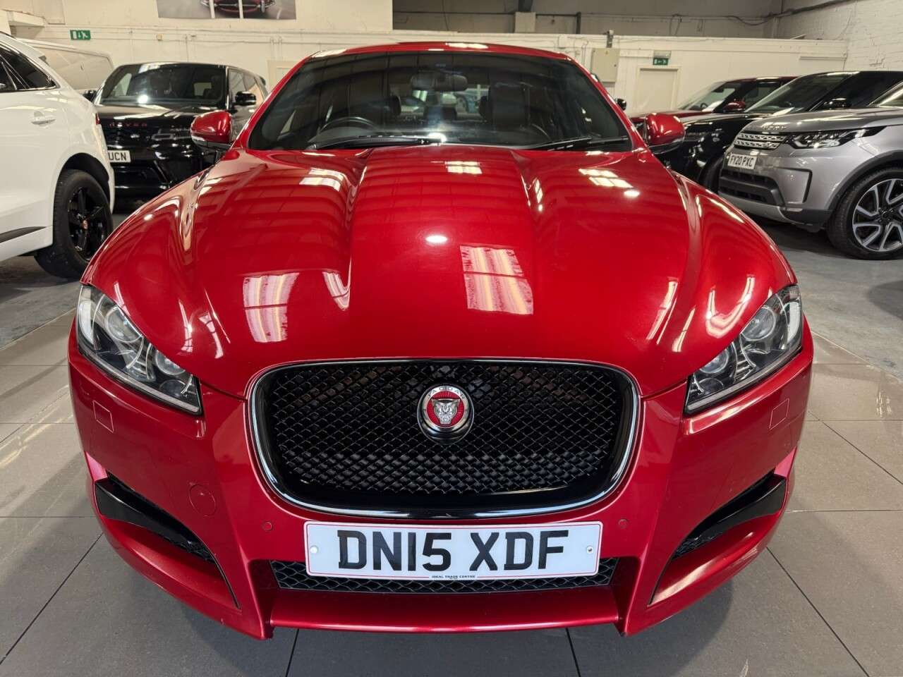 A 2015 JAGUAR XF 2.2d R-Sport Black Saloon 4dr Diesel Auto Euro 5 (s/s) (200 ps) A 2015 JAGUAR XF 2.2d R-Sport Black Saloon 4dr Diesel Auto Euro 5 (s/s) (200 ps)