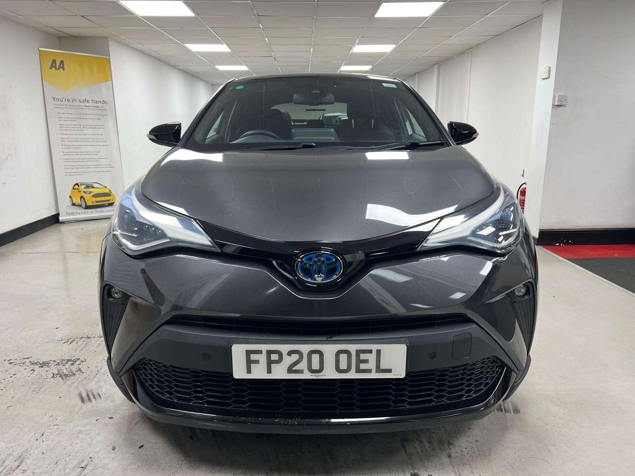 A 2020 TOYOTA C-HR 1.8 VVT-h Dynamic CVT Euro 6 (s/s) 5dr A 2020 TOYOTA C-HR 1.8 VVT-h Dynamic CVT Euro 6 (s/s) 5dr