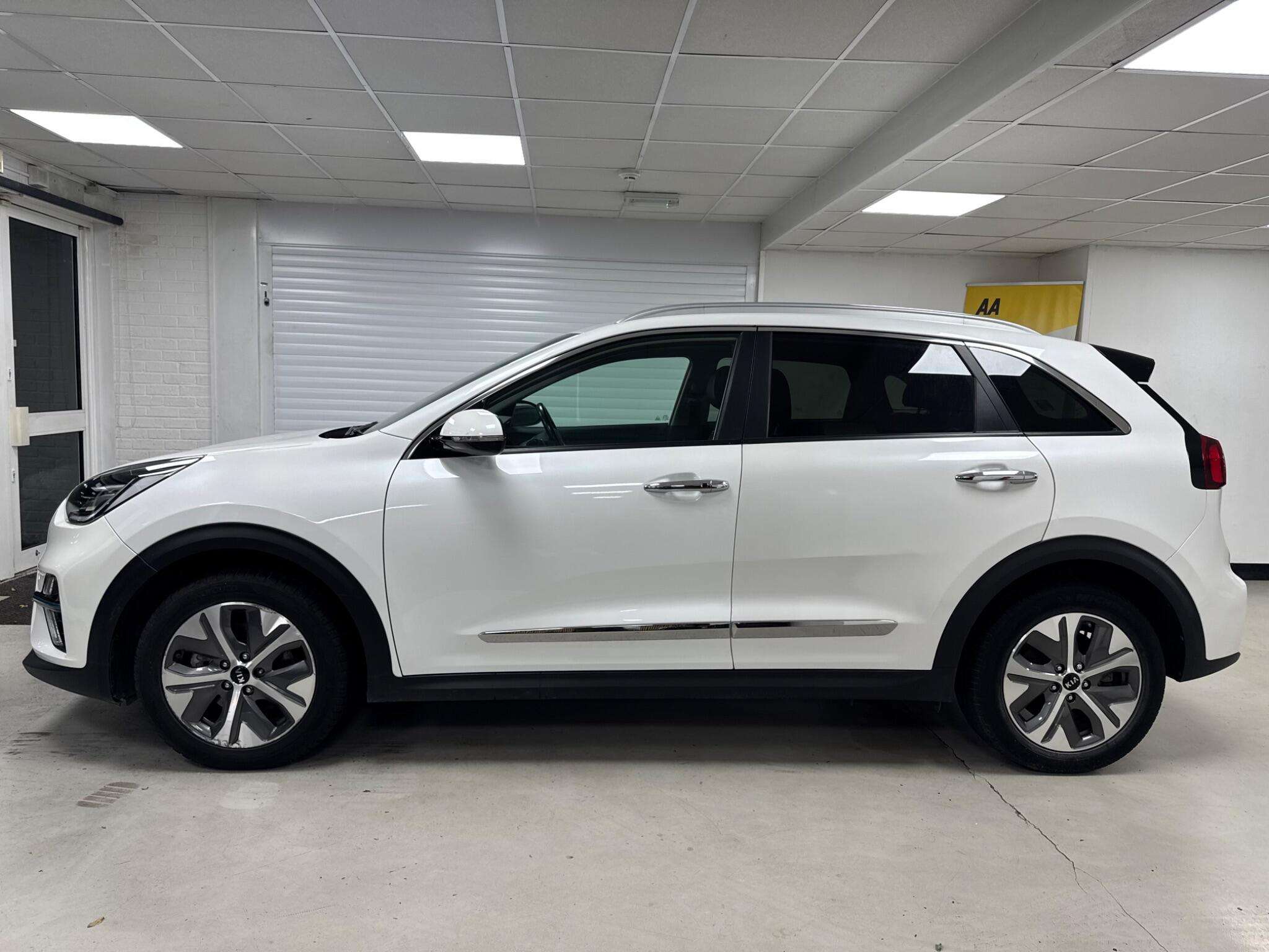 A 2021 KIA NIRO 64kWh 3 Auto 5dr A 2021 KIA NIRO 64kWh 3 Auto 5dr