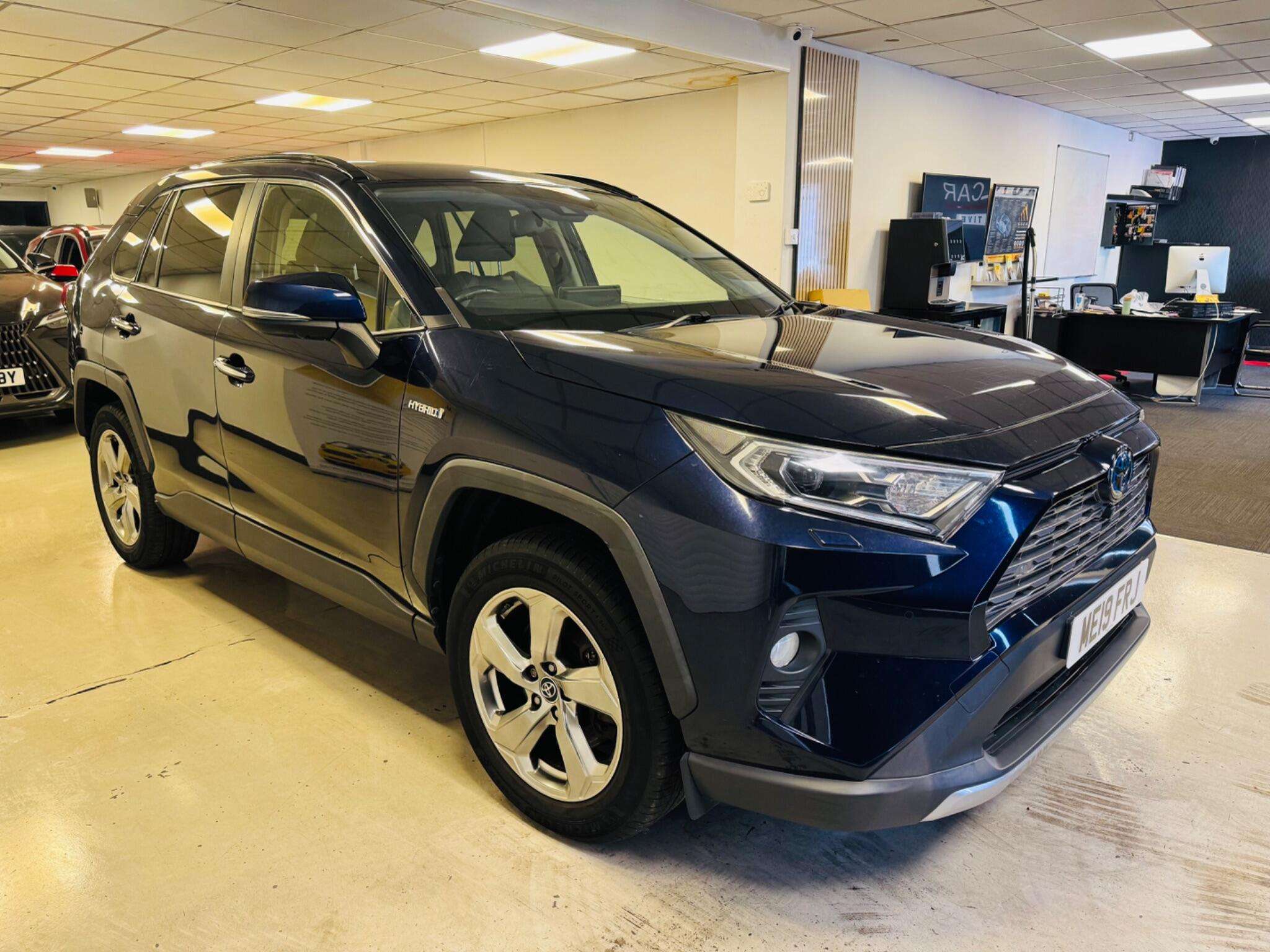 A 2019 TOYOTA RAV4 2.5 VVT-h Excel CVT 4WD Euro 6 (s/s) 5dr A 2019 TOYOTA RAV4 2.5 VVT-h Excel CVT 4WD Euro 6 (s/s) 5dr