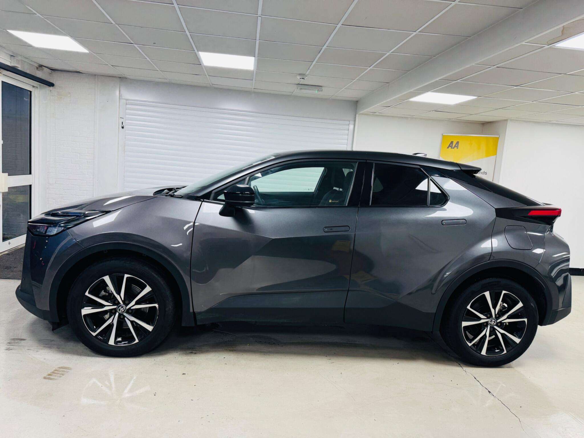 A 2025 TOYOTA C-HR 2.0 VVT 13.6kWh Design CVT Euro 6 (s/s) 5dr A 2025 TOYOTA C-HR 2.0 VVT 13.6kWh Design CVT Euro 6 (s/s) 5dr