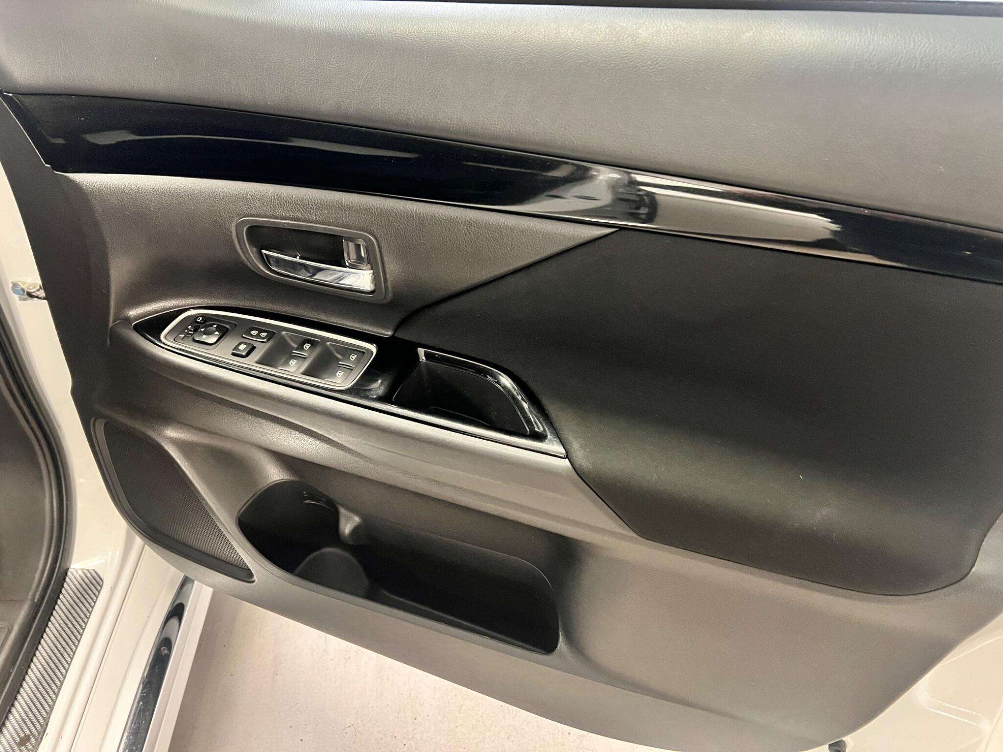 2020 MITSUBISHI OUTLANDER 2020 MITSUBISHI OUTLANDER