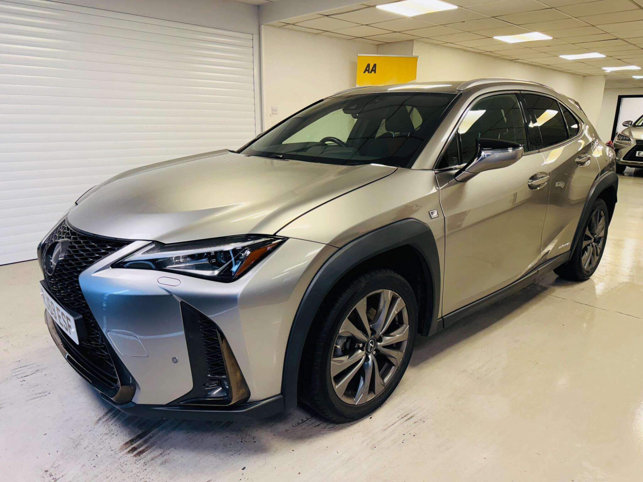 A 2020 LEXUS UX 2.0 250h F Sport E-CVT Euro 6 (s/s) 5dr A 2020 LEXUS UX 2.0 250h F Sport E-CVT Euro 6 (s/s) 5dr