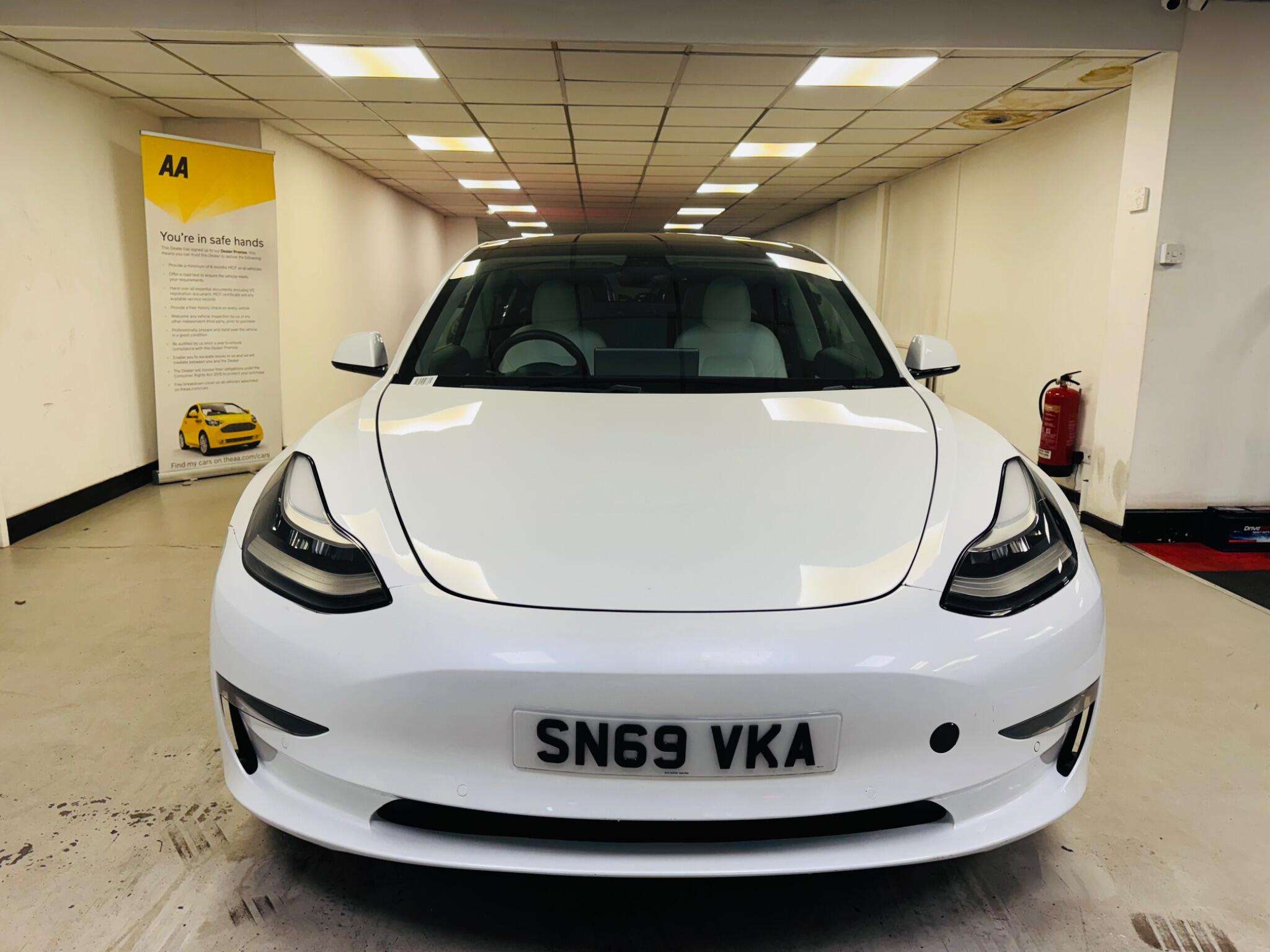 A 2019 TESLA MODEL 3 Standard Range Plus Auto RWD 4dr A 2019 TESLA MODEL 3 Standard Range Plus Auto RWD 4dr