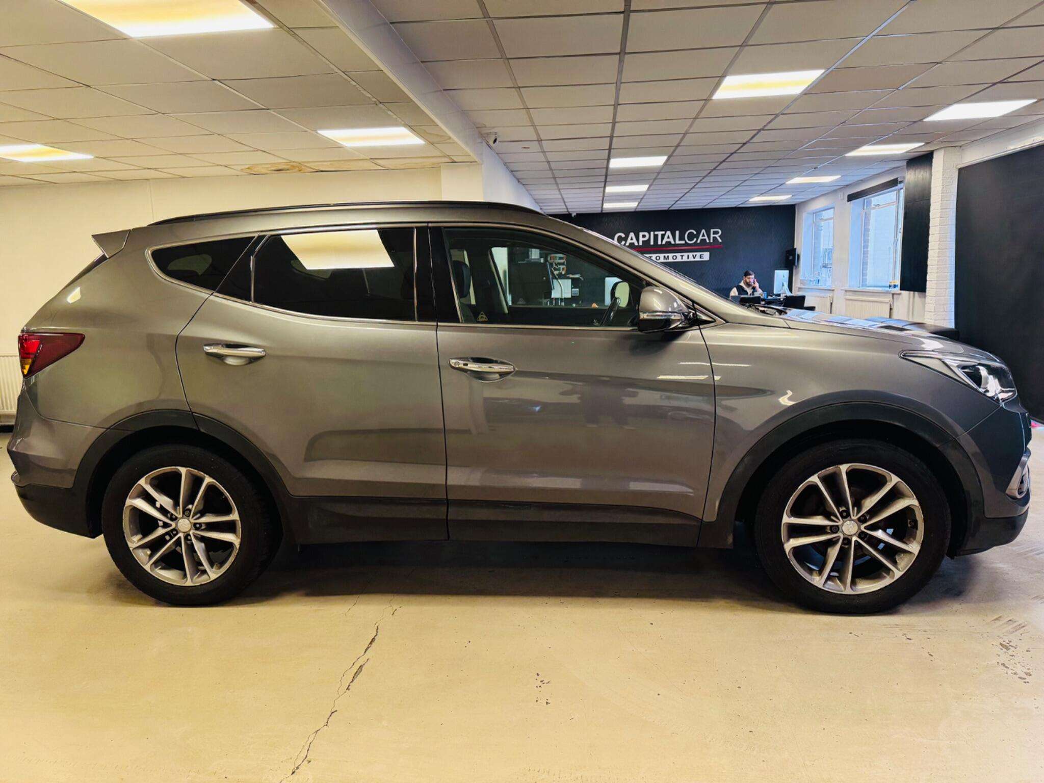 A 2016 HYUNDAI SANTA FE 2.2 CRDi Blue Drive Premium SE Auto 4WD Euro 6 (s/s) 5dr (7 Seat) A 2016 HYUNDAI SANTA FE 2.2 CRDi Blue Drive Premium SE Auto 4WD Euro 6 (s/s) 5dr (7 Seat)