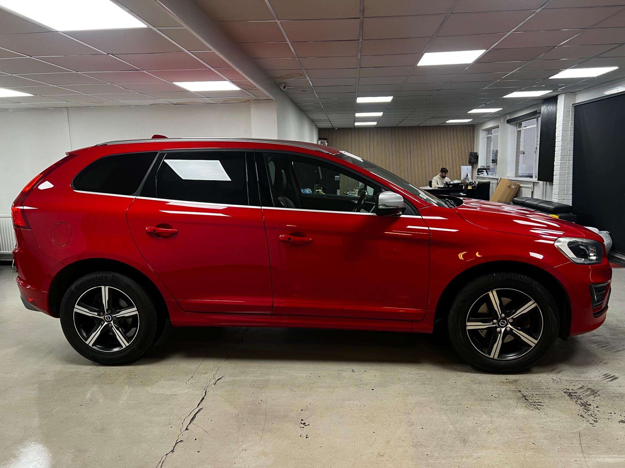 A 2016 VOLVO XC60 2.0 T5 R-Design Lux Nav Auto Euro 6 (s/s) 5dr A 2016 VOLVO XC60 2.0 T5 R-Design Lux Nav Auto Euro 6 (s/s) 5dr