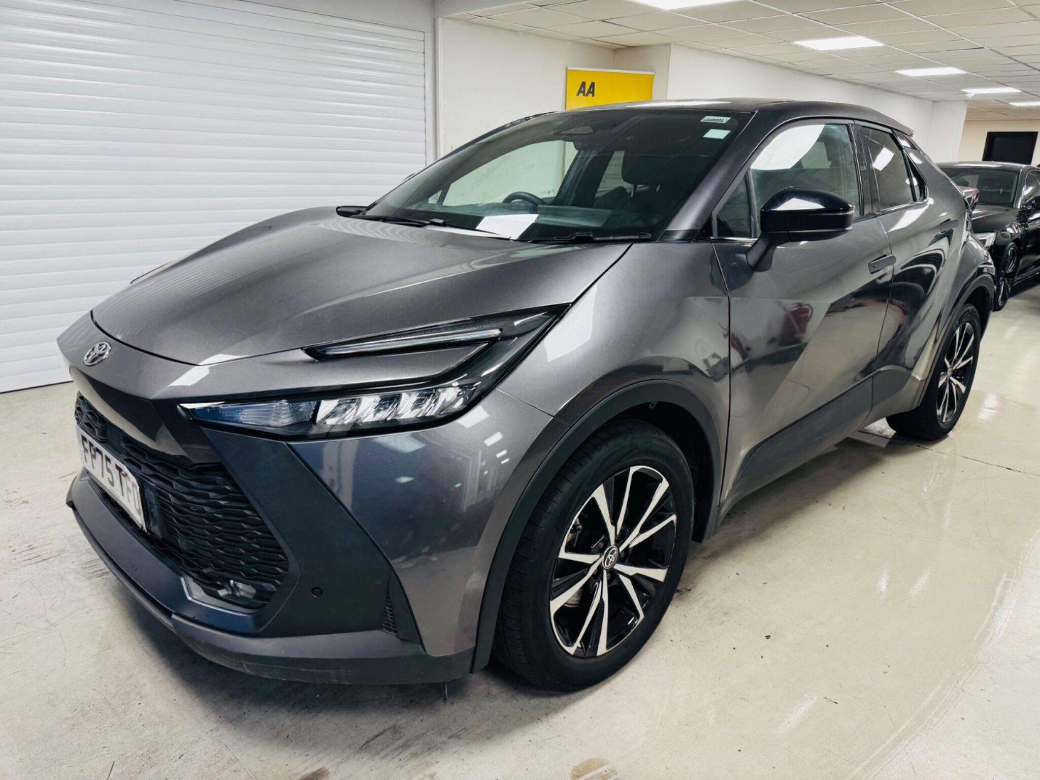 A 2025 TOYOTA C-HR 2.0 VVT 13.6kWh Design CVT Euro 6 (s/s) 5dr A 2025 TOYOTA C-HR 2.0 VVT 13.6kWh Design CVT Euro 6 (s/s) 5dr