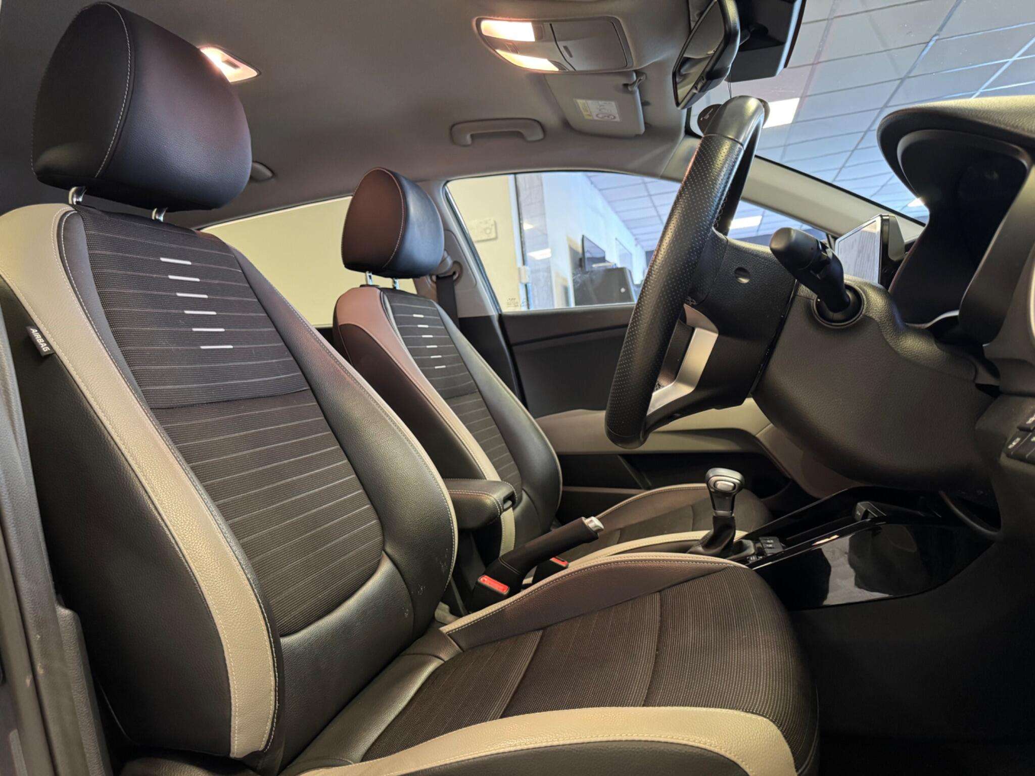 2021 KIA STONIC 2021 KIA STONIC