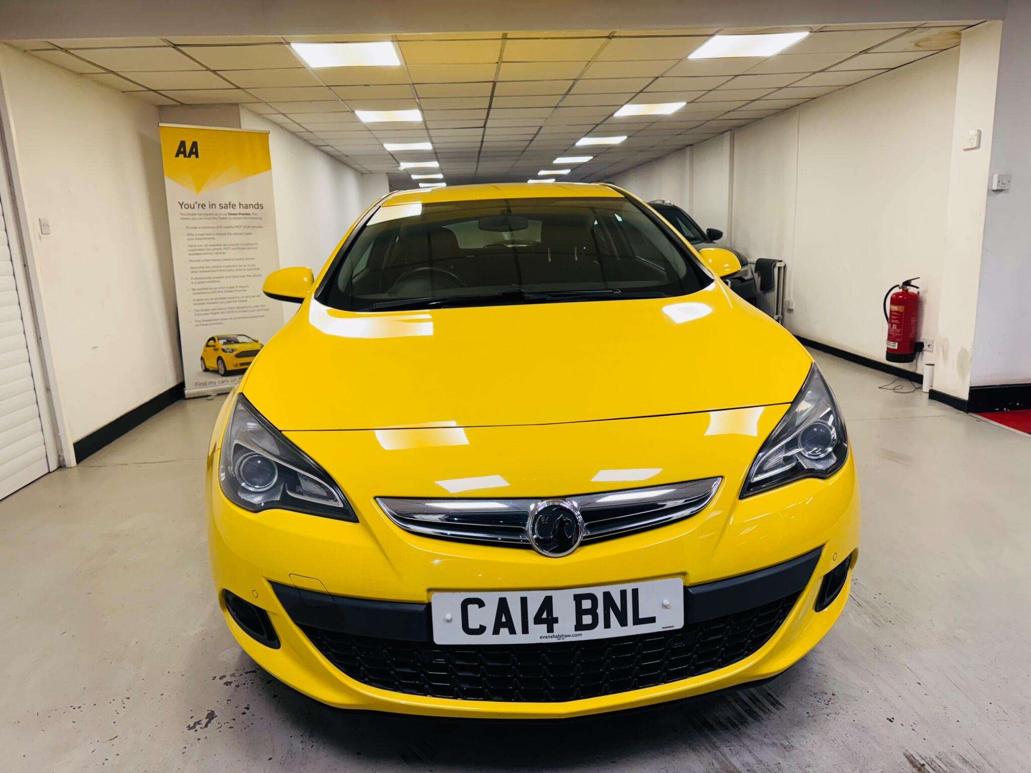 A 2014 VAUXHALL ASTRA 1.4T Sport Auto Euro 5 3dr A 2014 VAUXHALL ASTRA 1.4T Sport Auto Euro 5 3dr
