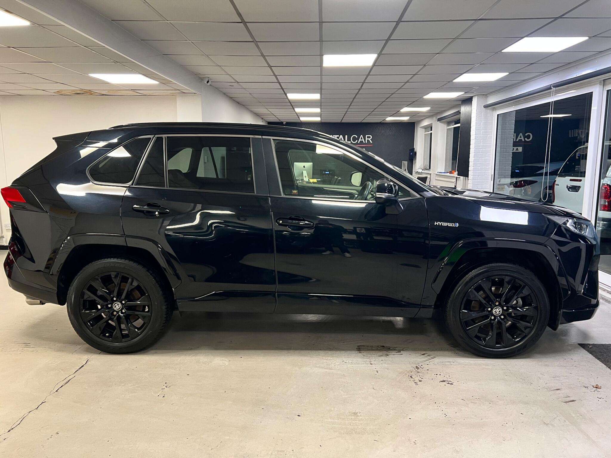 A 2021 TOYOTA RAV4 2.5 VVT-h Black Edition CVT Euro 6 (s/s) 5dr A 2021 TOYOTA RAV4 2.5 VVT-h Black Edition CVT Euro 6 (s/s) 5dr