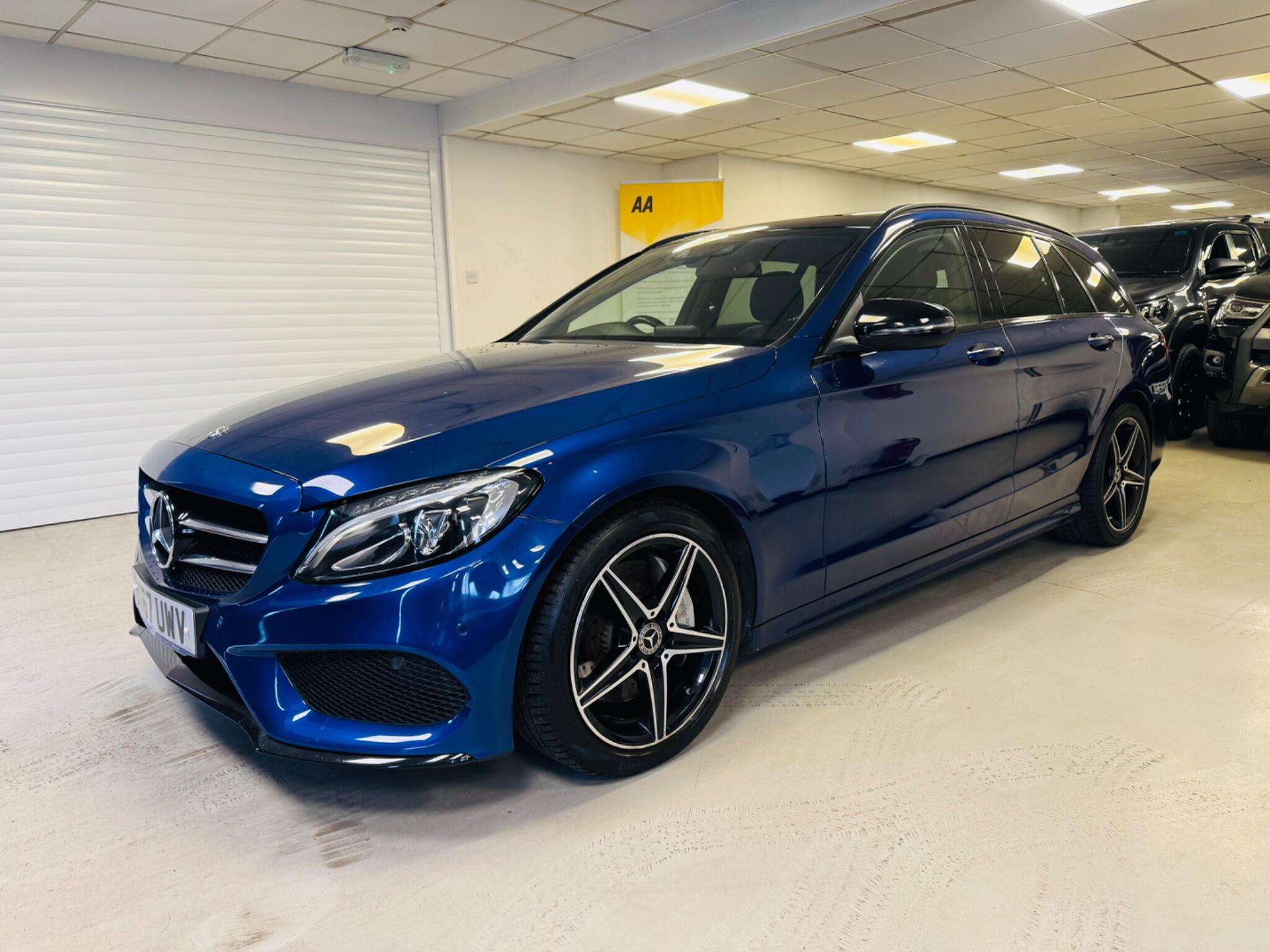 A 2017 MERCEDES-BENZ C CLASS 2.1 C300dh AMG Line (Premium) G-Tronic+ Euro 6 (s/s) 5dr A 2017 MERCEDES-BENZ C CLASS 2.1 C300dh AMG Line (Premium) G-Tronic+ Euro 6 (s/s) 5dr