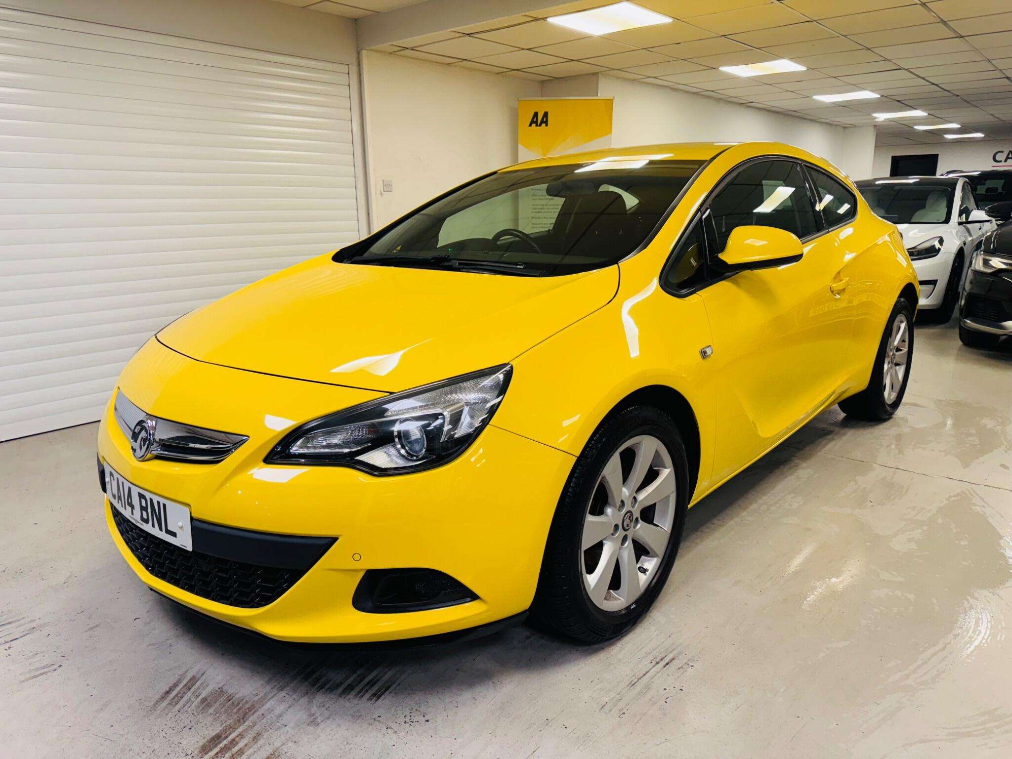 A 2014 VAUXHALL ASTRA 1.4T Sport Auto Euro 5 3dr A 2014 VAUXHALL ASTRA 1.4T Sport Auto Euro 5 3dr