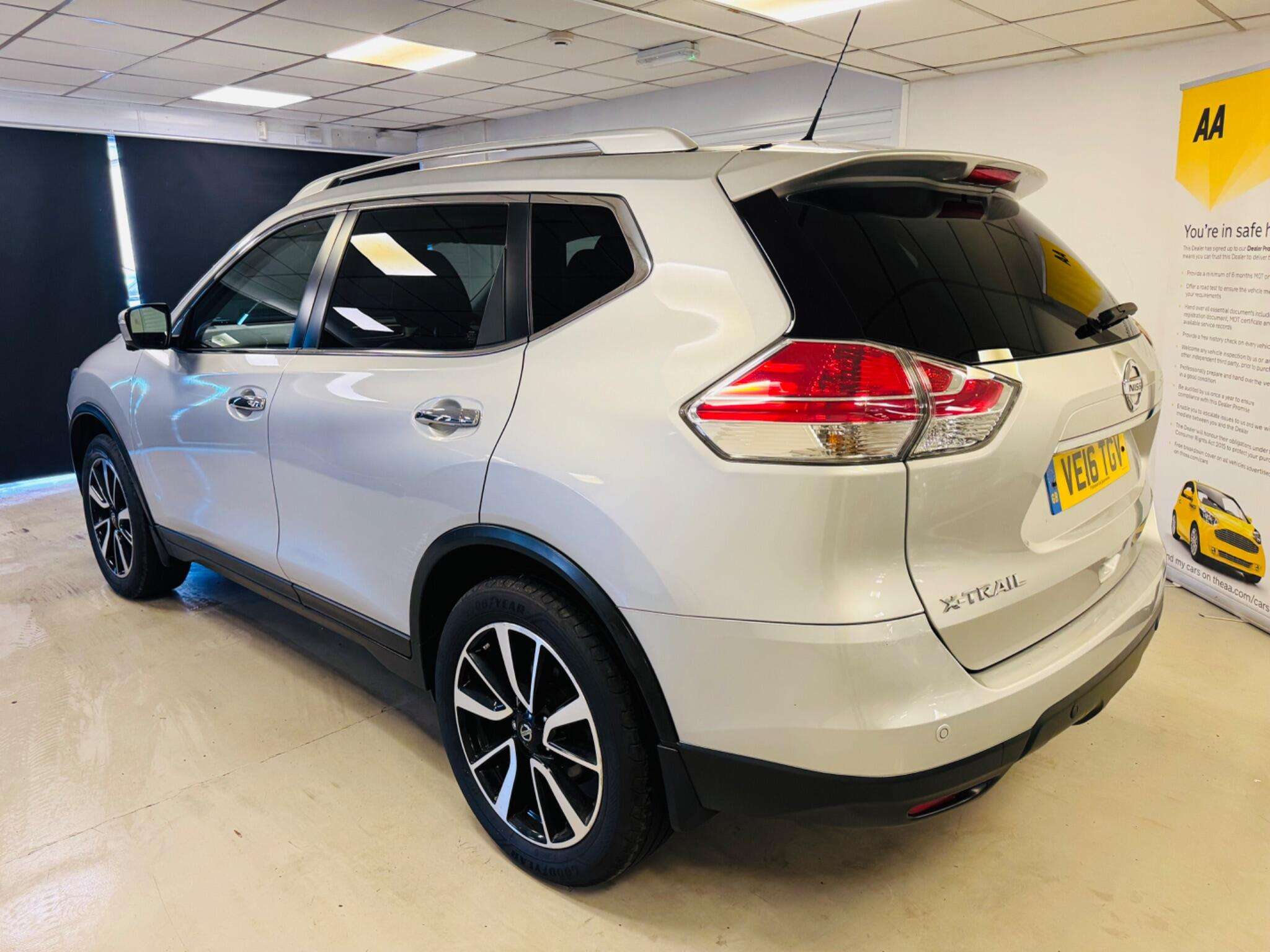 A 2016 NISSAN X-TRAIL 1.6 dCi Tekna Euro 6 (s/s) 5dr A 2016 NISSAN X-TRAIL 1.6 dCi Tekna Euro 6 (s/s) 5dr