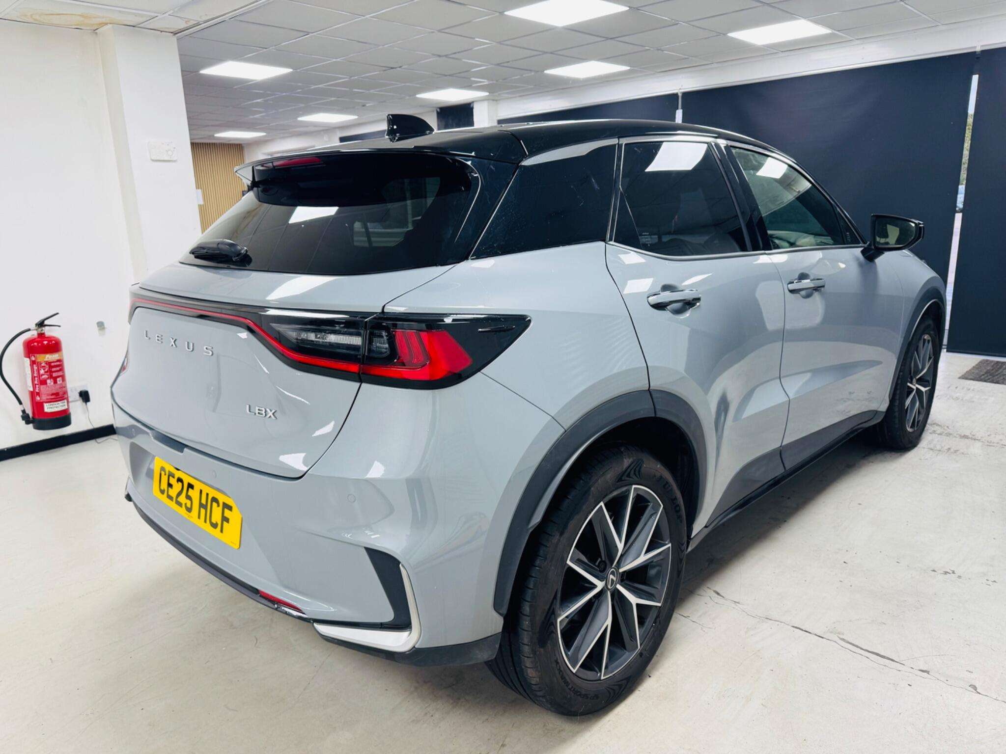 A 2025 LEXUS LBX 1.5 VVT-iE Premium Plus E-CVT Euro 6 (s/s) 5dr A 2025 LEXUS LBX 1.5 VVT-iE Premium Plus E-CVT Euro 6 (s/s) 5dr